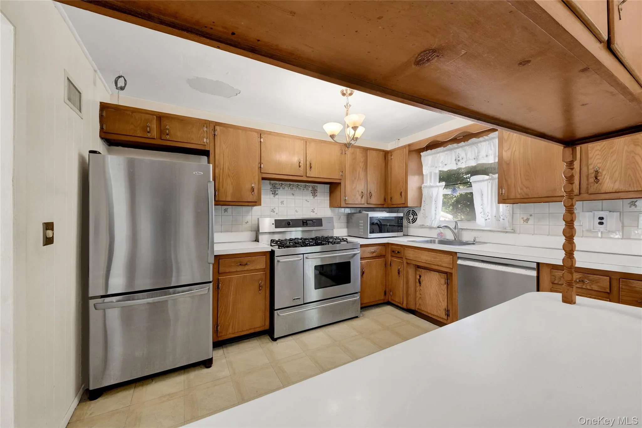 38 Stockbridge Road, Yonkers, NY, 3 Bedrooms Bedrooms, 7 Rooms Rooms,1 BathroomBathrooms,Residential,For Rent,Stockbridge,0,1036000 38 Stockbridge Road, Yonkers, NY, 3 Bedrooms Bedrooms, 7 Rooms Rooms,1 BathroomBathrooms,Residential,For Rent,Stockbridge,0,1036000
