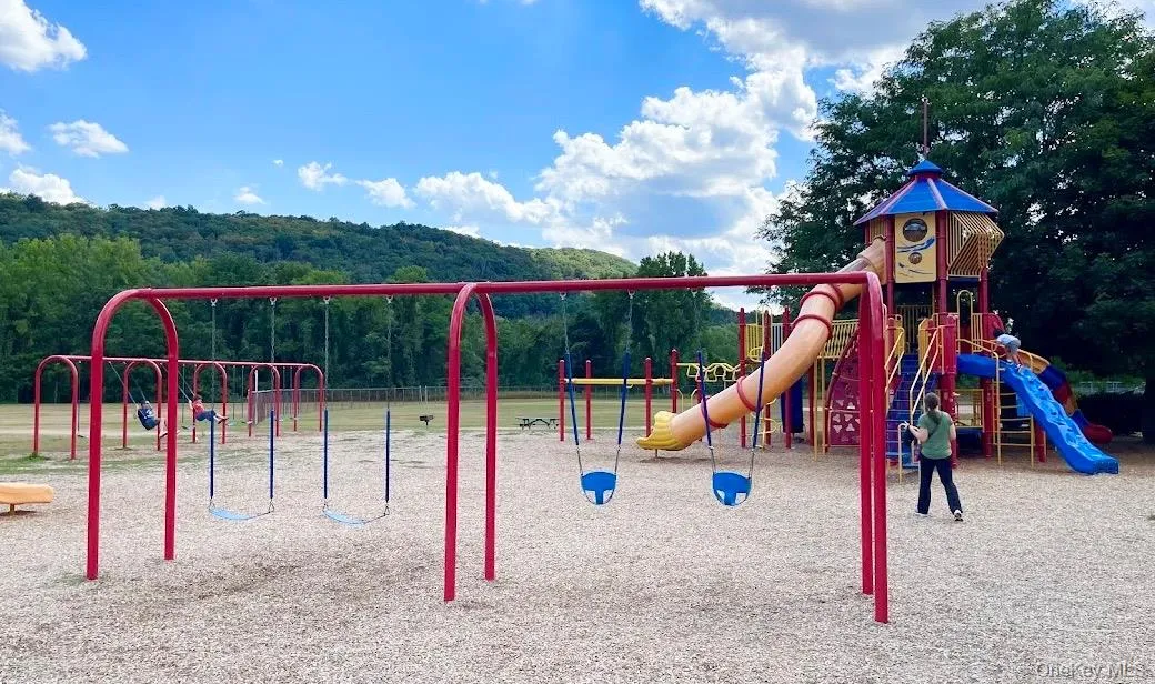 Boyce Park is a short drive from Sheldon Rd. Boyce Park is a short drive from Sheldon Rd.