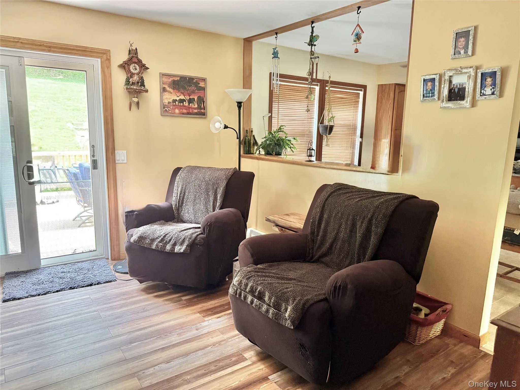 Door leads to large deck! Door leads to large deck!
