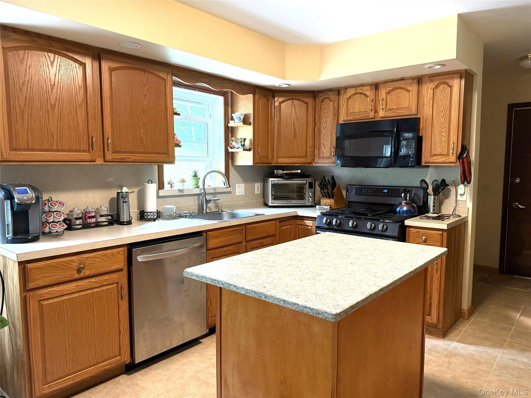 Island offers a granite top. Propane range. Island offers a granite top. Propane range.