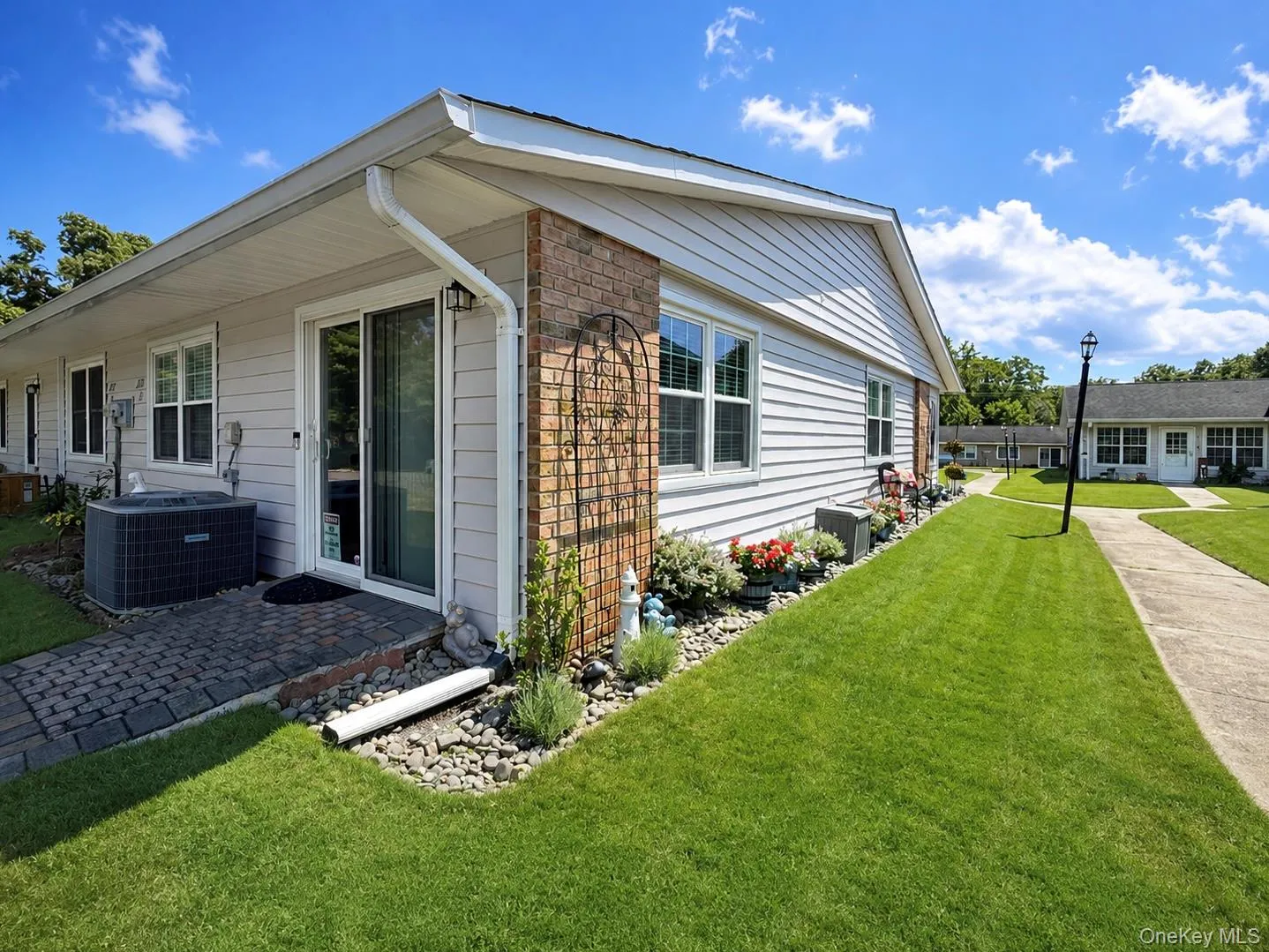 275 Berwick Court, Brookhaven, NY, 2 Bedrooms Bedrooms, 5 Rooms Rooms,1 BathroomBathrooms,Residential,For Rent,Berwick,0,1036003 275 Berwick Court, Brookhaven, NY, 2 Bedrooms Bedrooms, 5 Rooms Rooms,1 BathroomBathrooms,Residential,For Rent,Berwick,0,1036003