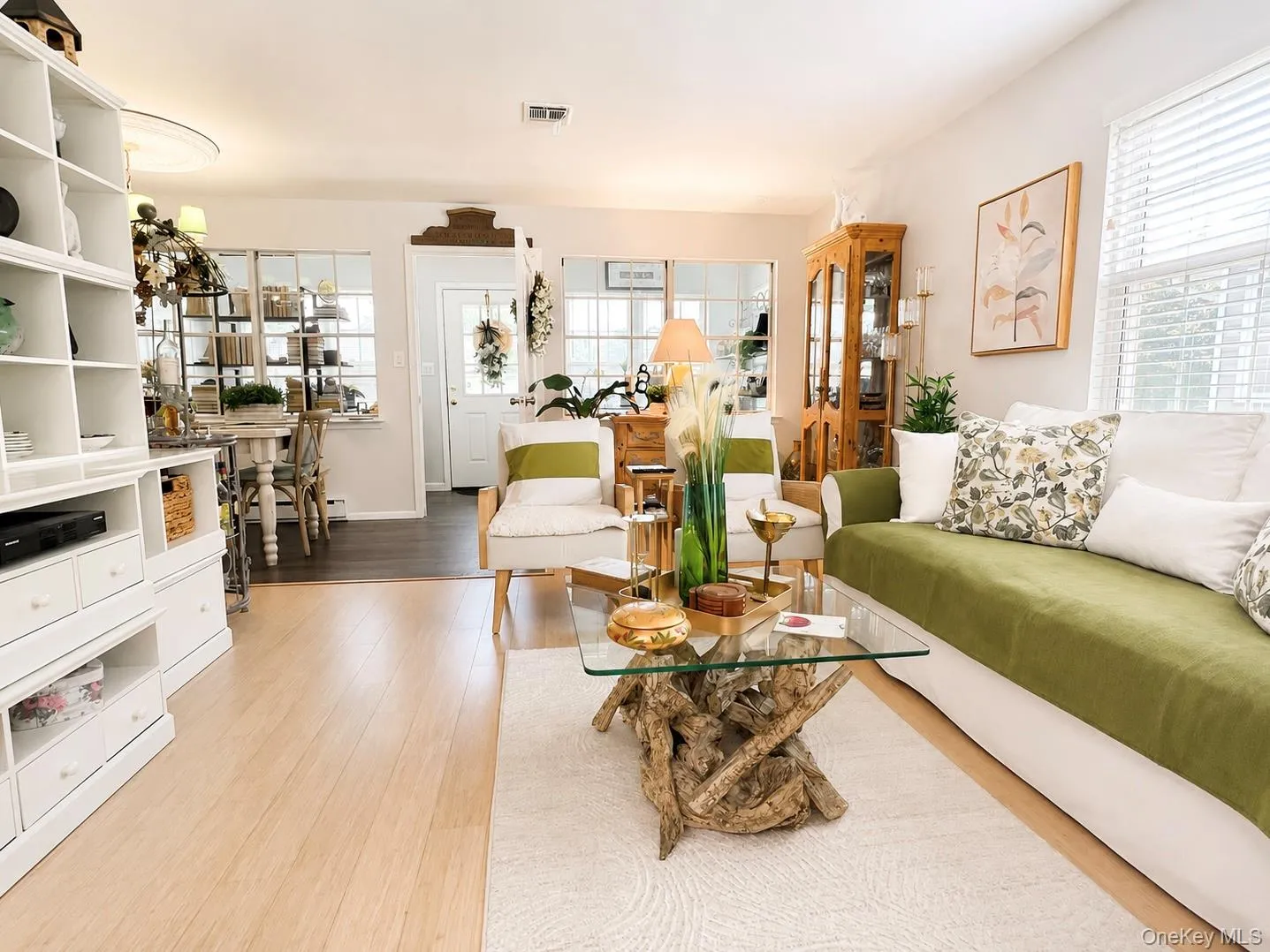 275 Berwick Court, Brookhaven, NY, 2 Bedrooms Bedrooms, 5 Rooms Rooms,1 BathroomBathrooms,Residential,For Rent,Berwick,0,1036003 275 Berwick Court, Brookhaven, NY, 2 Bedrooms Bedrooms, 5 Rooms Rooms,1 BathroomBathrooms,Residential,For Rent,Berwick,0,1036003