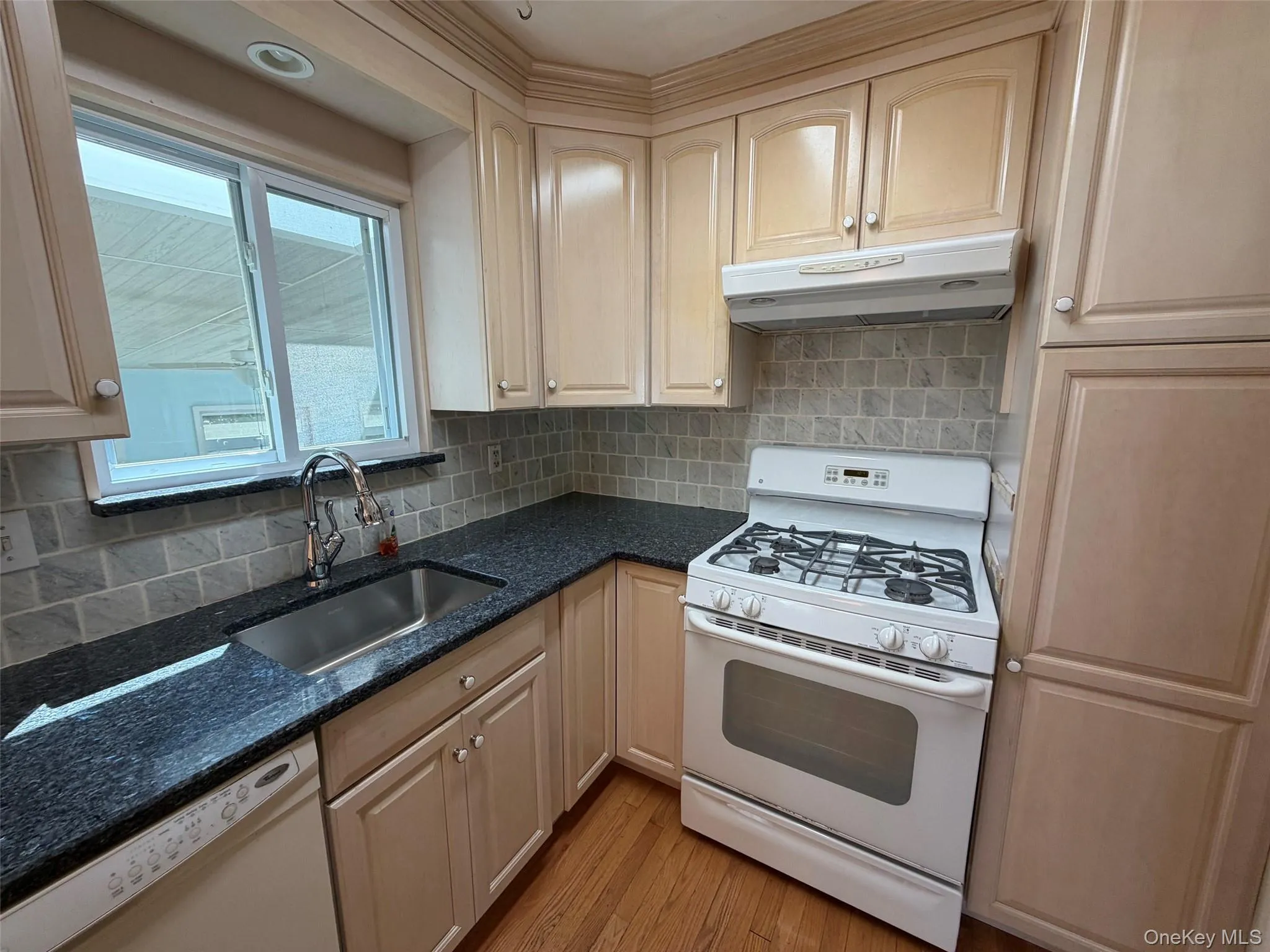 21 Purdy Avenue, Huntington, NY, 4 Bedrooms Bedrooms, 7 Rooms Rooms,2 BathroomsBathrooms,Residential,For Rent,Purdy,0,1036007 21 Purdy Avenue, Huntington, NY, 4 Bedrooms Bedrooms, 7 Rooms Rooms,2 BathroomsBathrooms,Residential,For Rent,Purdy,0,1036007