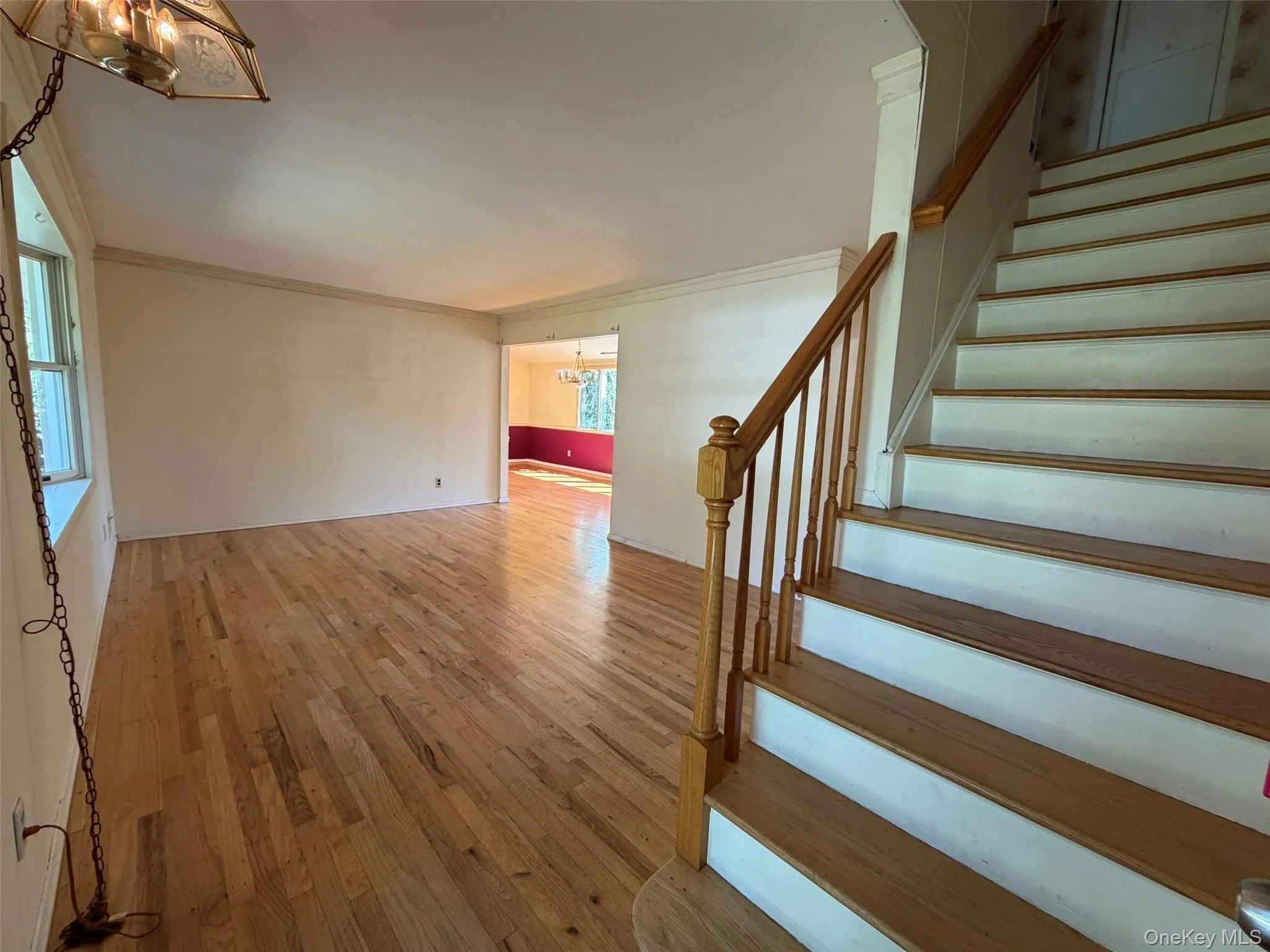 Oak Floors - stairs to 3 bedrooms - full bath Oak Floors - stairs to 3 bedrooms - full bath