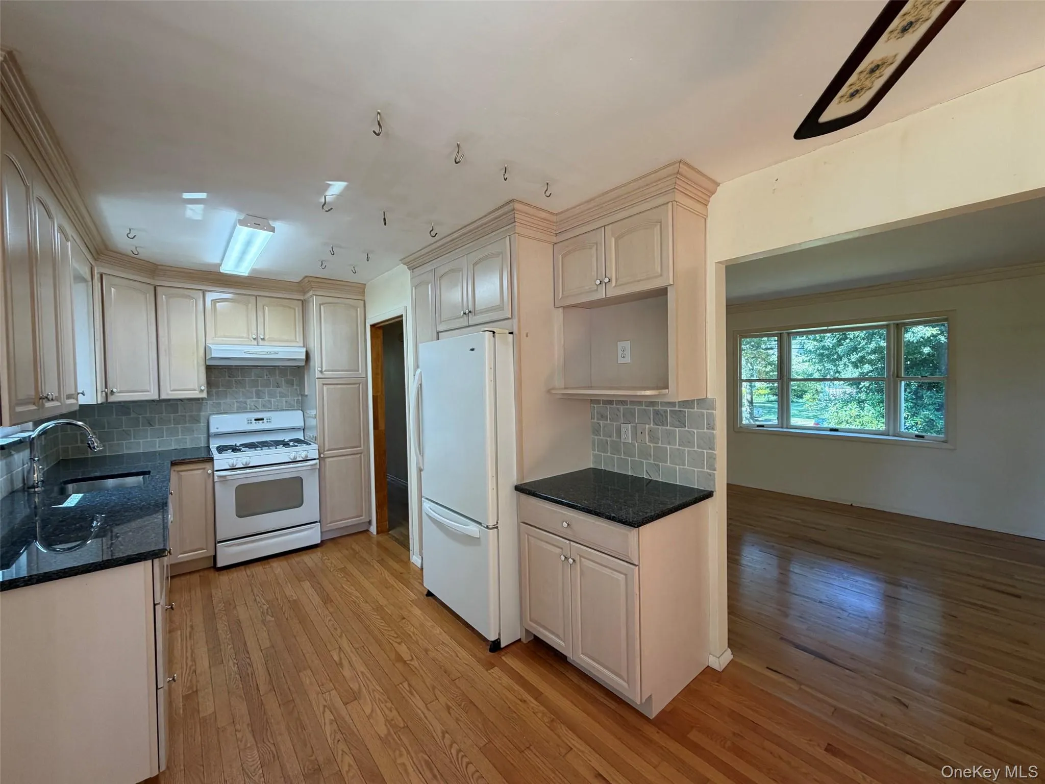 21 Purdy Avenue, Huntington, NY, 4 Bedrooms Bedrooms, 7 Rooms Rooms,2 BathroomsBathrooms,Residential,For Rent,Purdy,0,1036007 21 Purdy Avenue, Huntington, NY, 4 Bedrooms Bedrooms, 7 Rooms Rooms,2 BathroomsBathrooms,Residential,For Rent,Purdy,0,1036007