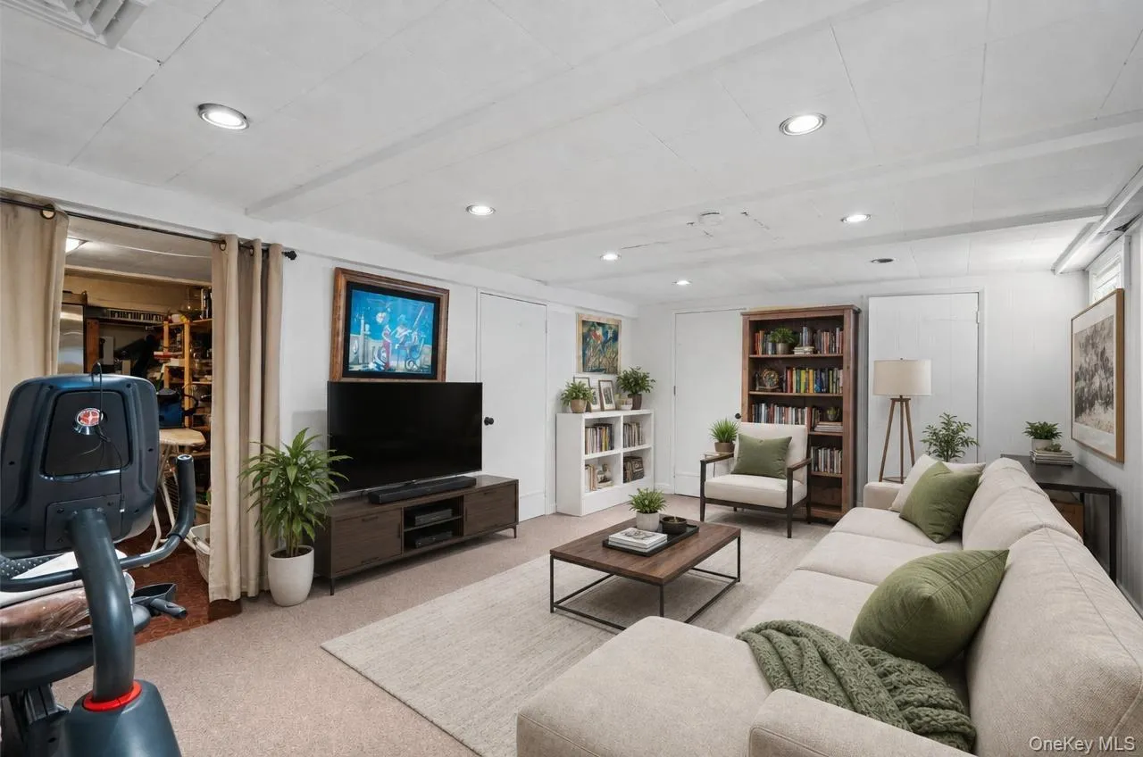 29 Birchwood Park Drive, Oyster Bay, NY, 3 Bedrooms Bedrooms, 6 Rooms Rooms,2 BathroomsBathrooms,Residential Lease,For Rent,Birchwood Park,0,1036012 29 Birchwood Park Drive, Oyster Bay, NY, 3 Bedrooms Bedrooms, 6 Rooms Rooms,2 BathroomsBathrooms,Residential Lease,For Rent,Birchwood Park,0,1036012