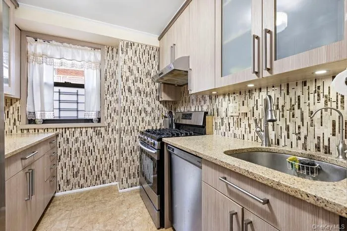 61-35 98th street, New York, NY, 3 Bedrooms Bedrooms, 6 Rooms Rooms,2 BathroomsBathrooms,Residential,For Rent,98th street,0,1036019 61-35 98th street, New York, NY, 3 Bedrooms Bedrooms, 6 Rooms Rooms,2 BathroomsBathrooms,Residential,For Rent,98th street,0,1036019