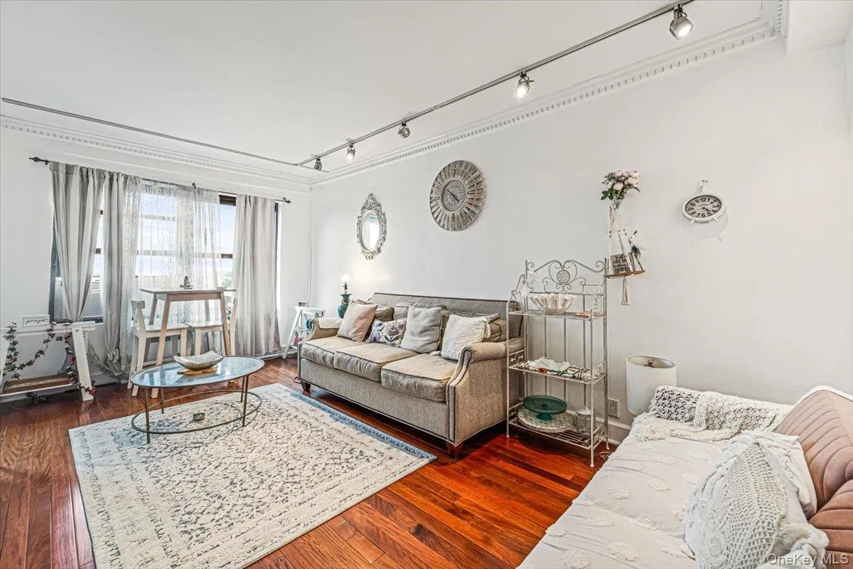 99-60 63rd Road, New York, NY, 1 Bedroom Bedrooms, 4 Rooms Rooms,1 BathroomBathrooms,Residential,For Rent,63rd,0,1036049 99-60 63rd Road, New York, NY, 1 Bedroom Bedrooms, 4 Rooms Rooms,1 BathroomBathrooms,Residential,For Rent,63rd,0,1036049