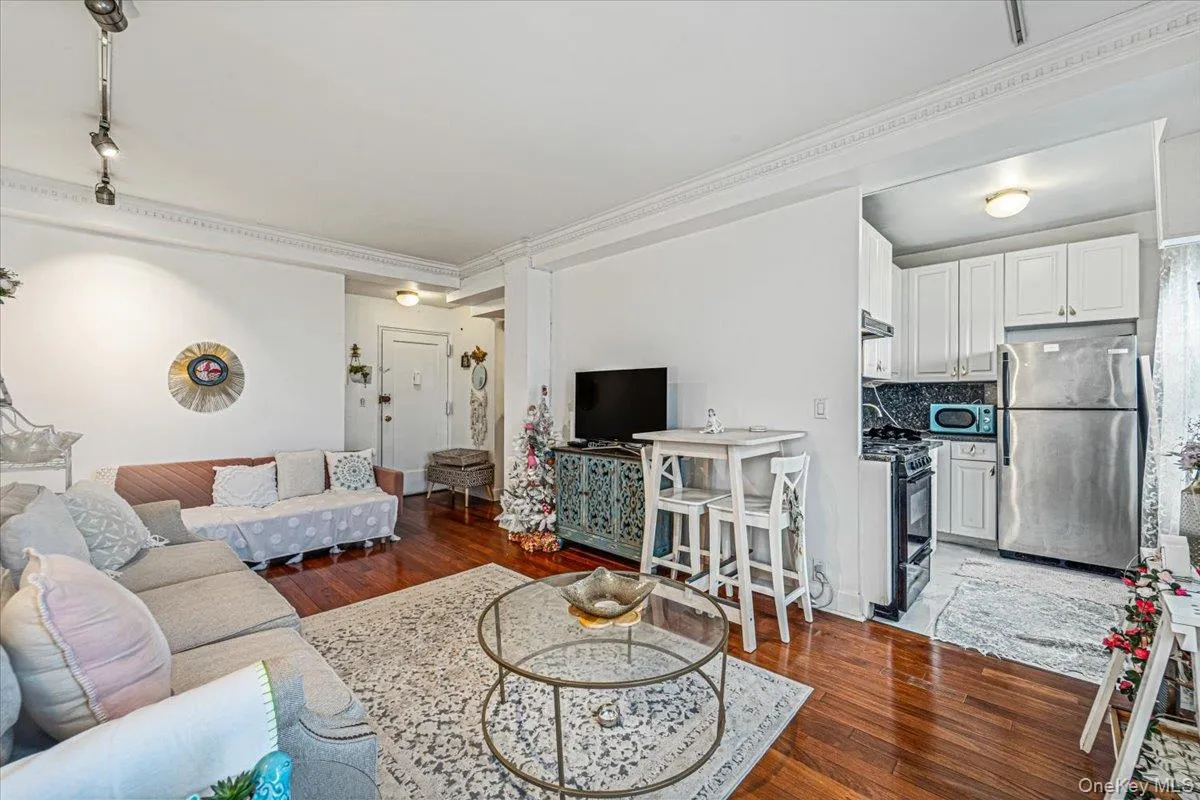 99-60 63rd Road, New York, NY, 1 Bedroom Bedrooms, 4 Rooms Rooms,1 BathroomBathrooms,Residential,For Rent,63rd,0,1036049 99-60 63rd Road, New York, NY, 1 Bedroom Bedrooms, 4 Rooms Rooms,1 BathroomBathrooms,Residential,For Rent,63rd,0,1036049