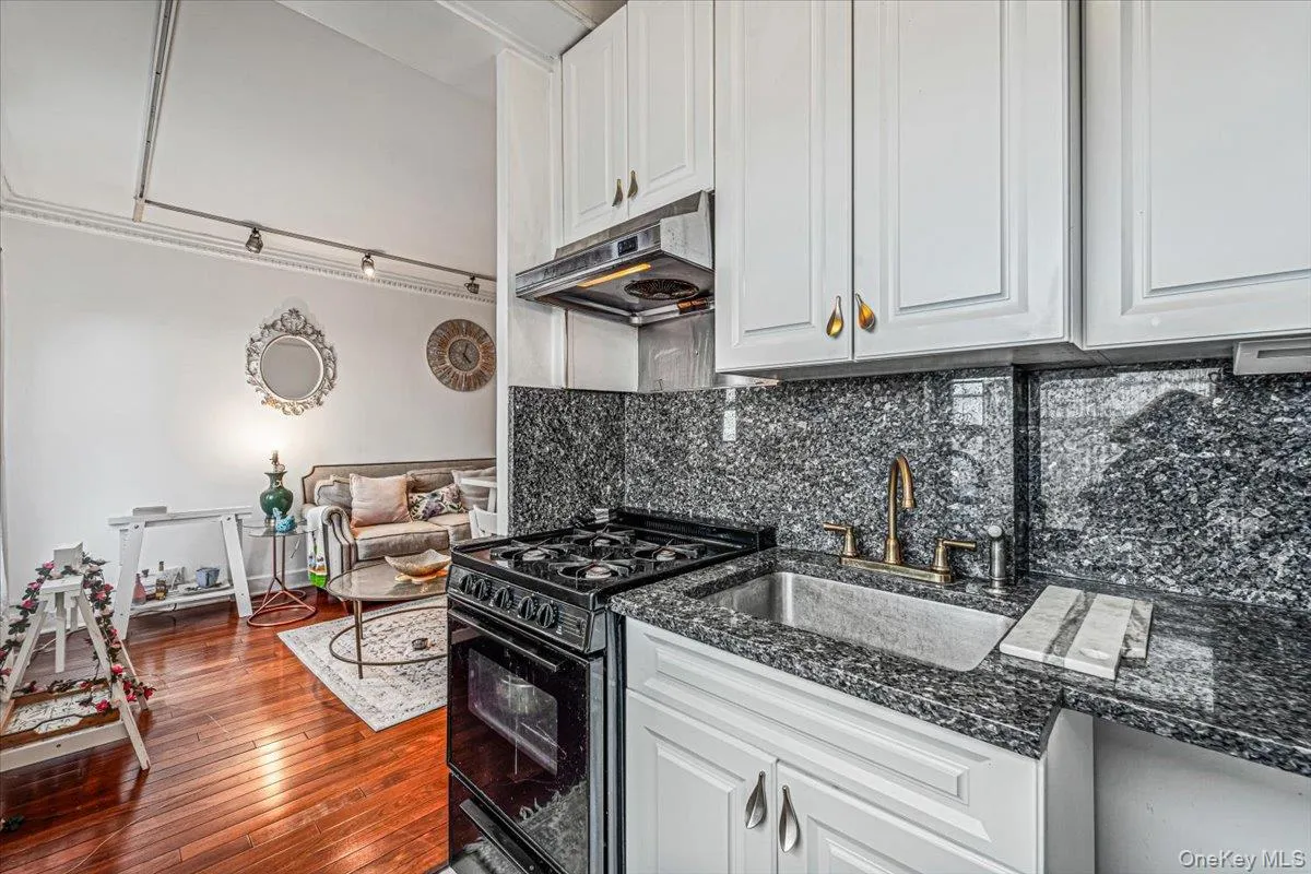 99-60 63rd Road, New York, NY, 1 Bedroom Bedrooms, 4 Rooms Rooms,1 BathroomBathrooms,Residential,For Rent,63rd,0,1036049 99-60 63rd Road, New York, NY, 1 Bedroom Bedrooms, 4 Rooms Rooms,1 BathroomBathrooms,Residential,For Rent,63rd,0,1036049