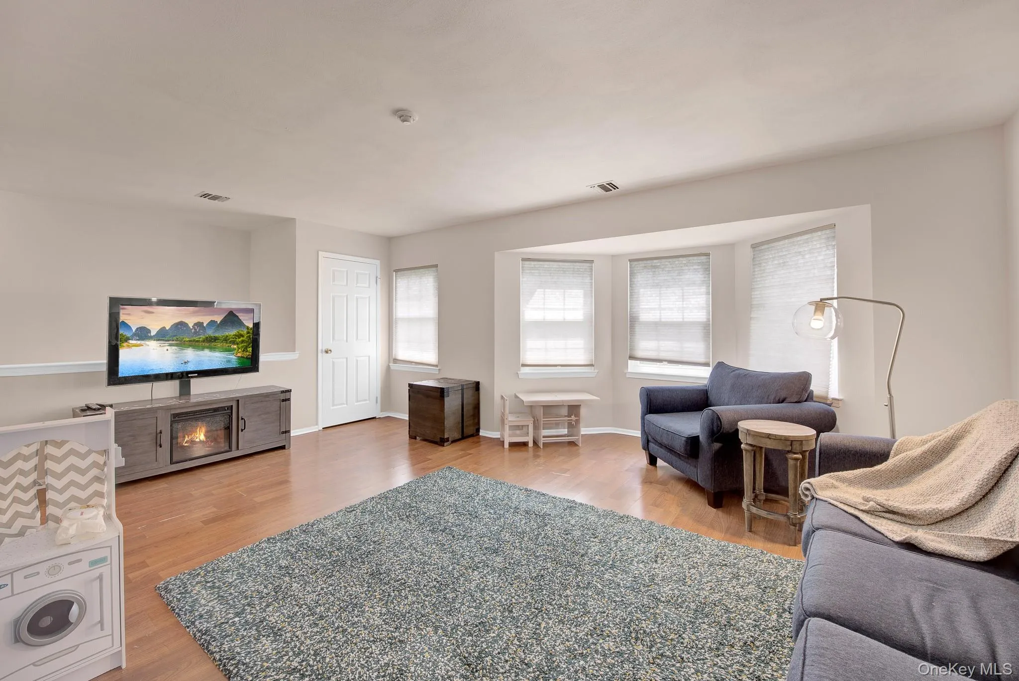 4 Country View Lane, Brookhaven, NY, 2 Bedrooms Bedrooms, 5 Rooms Rooms,1 BathroomBathrooms,Residential,For Rent,Country View,0,1036055 4 Country View Lane, Brookhaven, NY, 2 Bedrooms Bedrooms, 5 Rooms Rooms,1 BathroomBathrooms,Residential,For Rent,Country View,0,1036055