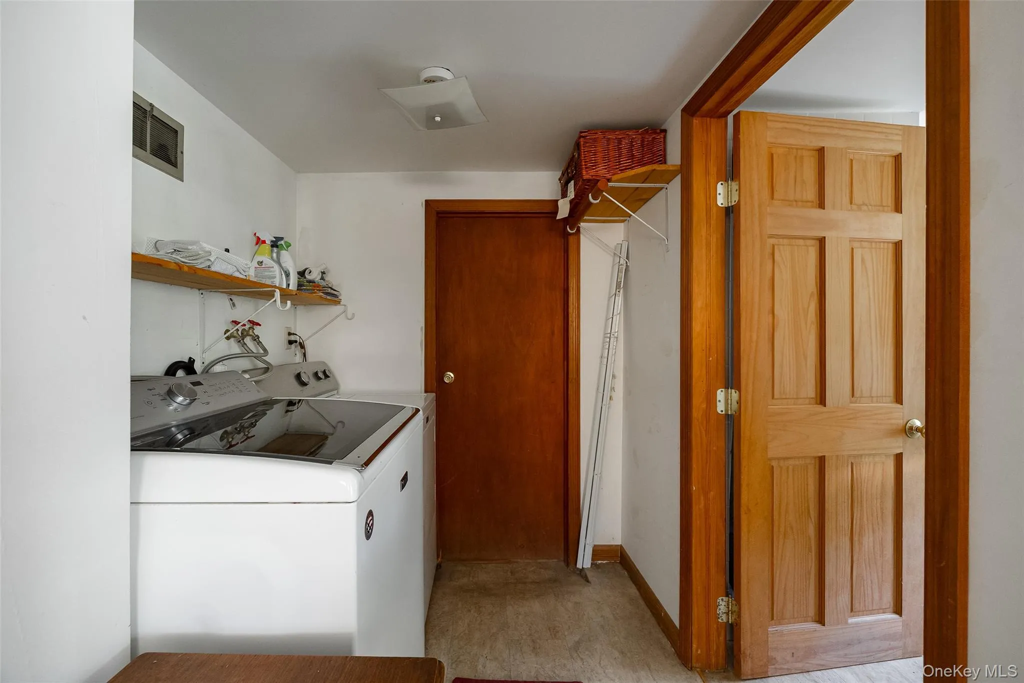 667 Traver Road, Pleasant Valley, NY, 2 Bedrooms Bedrooms, 8 Rooms Rooms,1 BathroomBathrooms,Residential,For Rent,Traver,0,1036060 667 Traver Road, Pleasant Valley, NY, 2 Bedrooms Bedrooms, 8 Rooms Rooms,1 BathroomBathrooms,Residential,For Rent,Traver,0,1036060