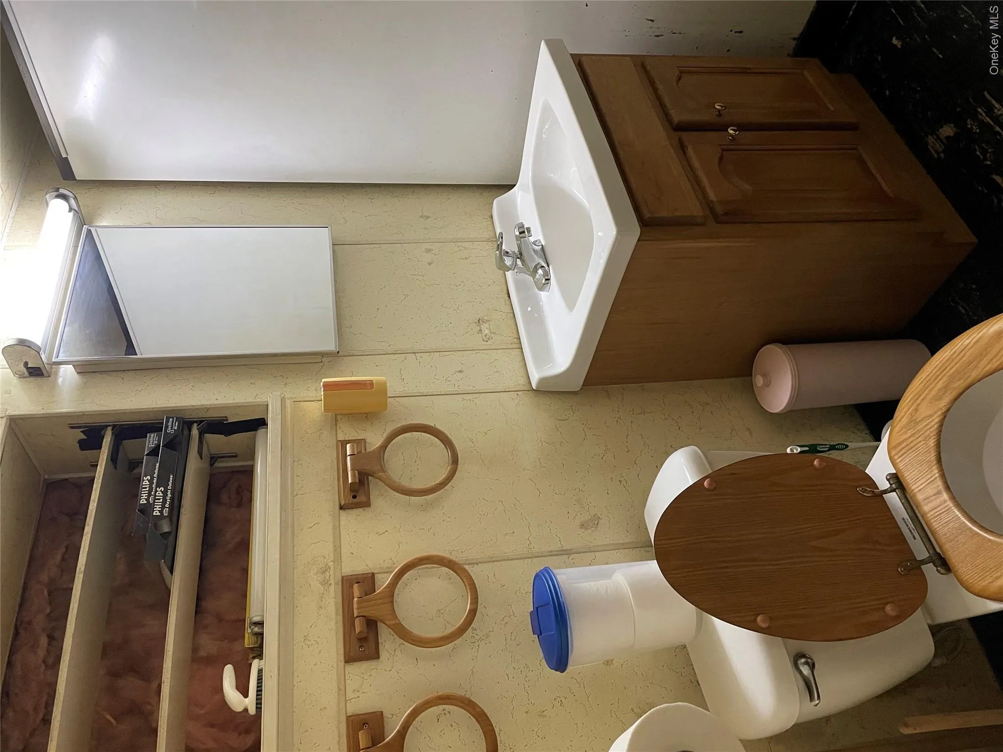 6249 80th Road, New York, NY, 3 Bedrooms Bedrooms, 7 Rooms Rooms,2 BathroomsBathrooms,Residential,For Rent,80th,0,1036065 6249 80th Road, New York, NY, 3 Bedrooms Bedrooms, 7 Rooms Rooms,2 BathroomsBathrooms,Residential,For Rent,80th,0,1036065