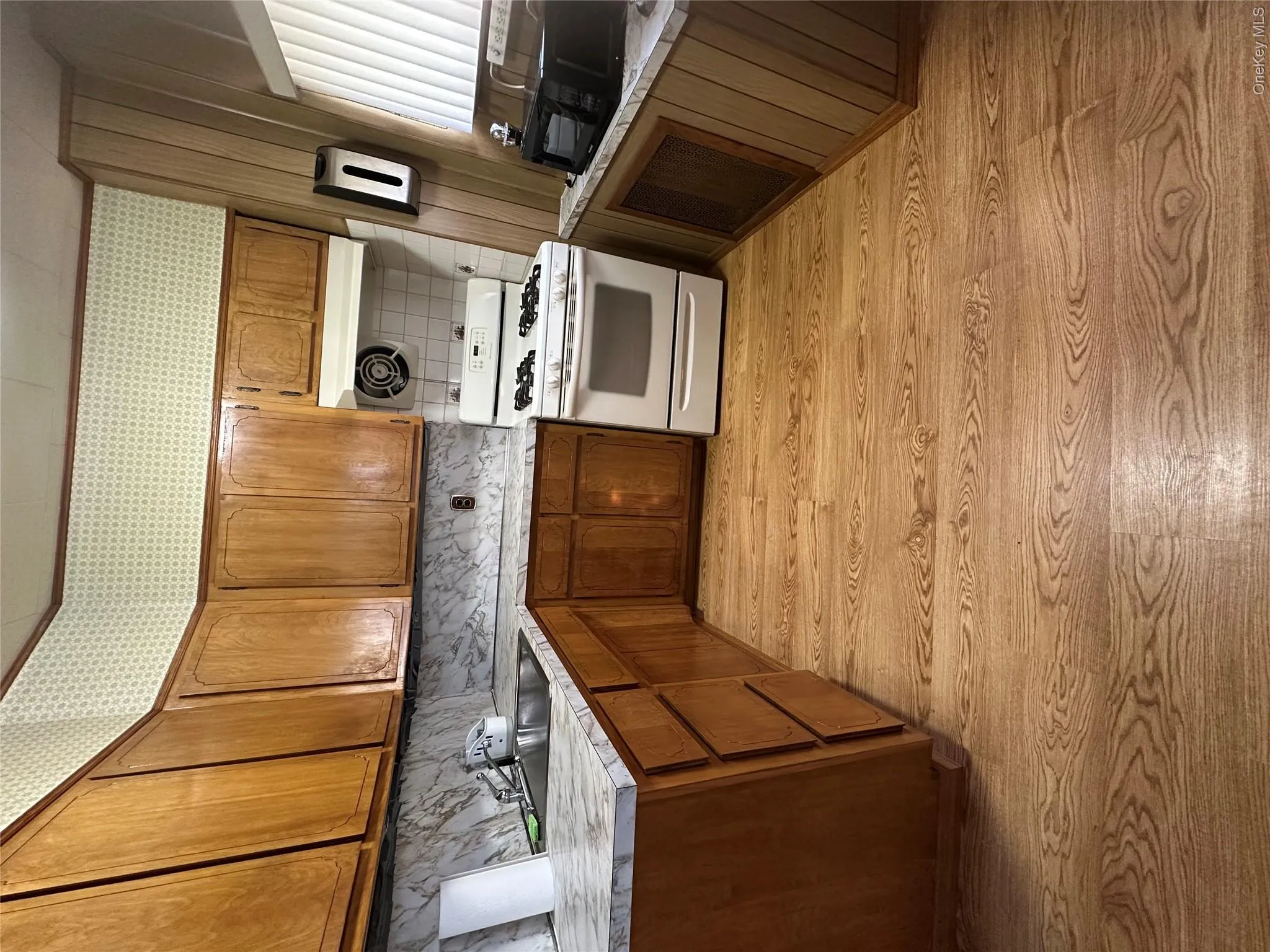 6249 80th Road, New York, NY, 3 Bedrooms Bedrooms, 7 Rooms Rooms,2 BathroomsBathrooms,Residential,For Rent,80th,0,1036065 6249 80th Road, New York, NY, 3 Bedrooms Bedrooms, 7 Rooms Rooms,2 BathroomsBathrooms,Residential,For Rent,80th,0,1036065