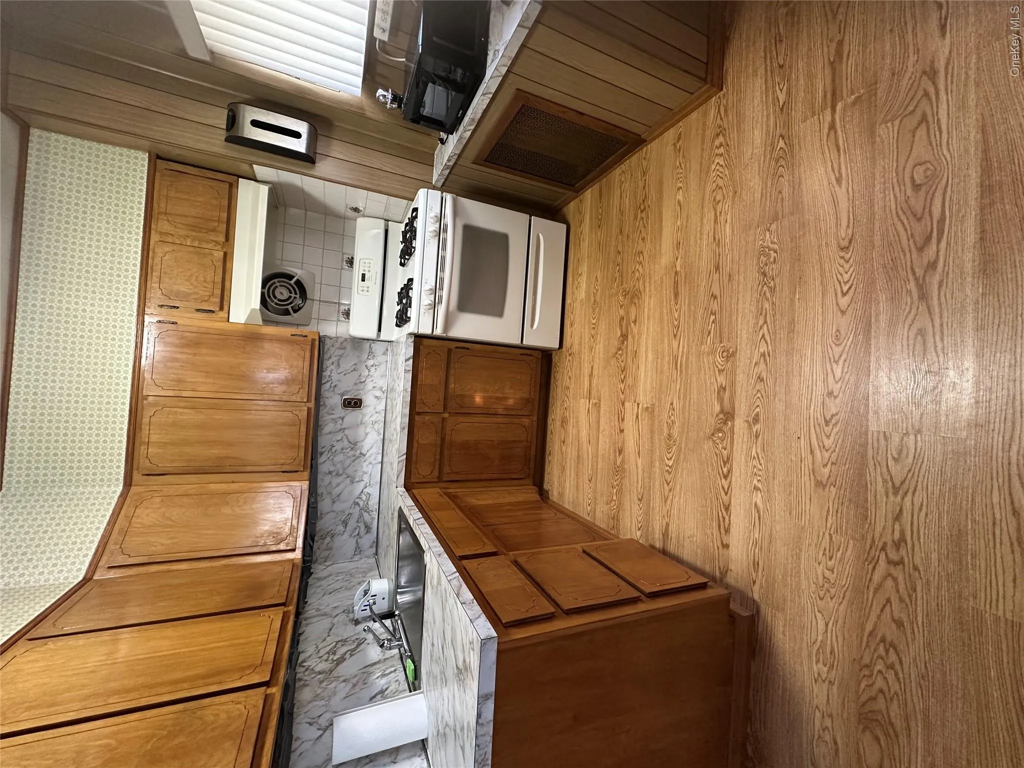 6249 80th Road, New York, NY, 3 Bedrooms Bedrooms, 7 Rooms Rooms,2 BathroomsBathrooms,Residential,For Rent,80th,0,1036065 6249 80th Road, New York, NY, 3 Bedrooms Bedrooms, 7 Rooms Rooms,2 BathroomsBathrooms,Residential,For Rent,80th,0,1036065