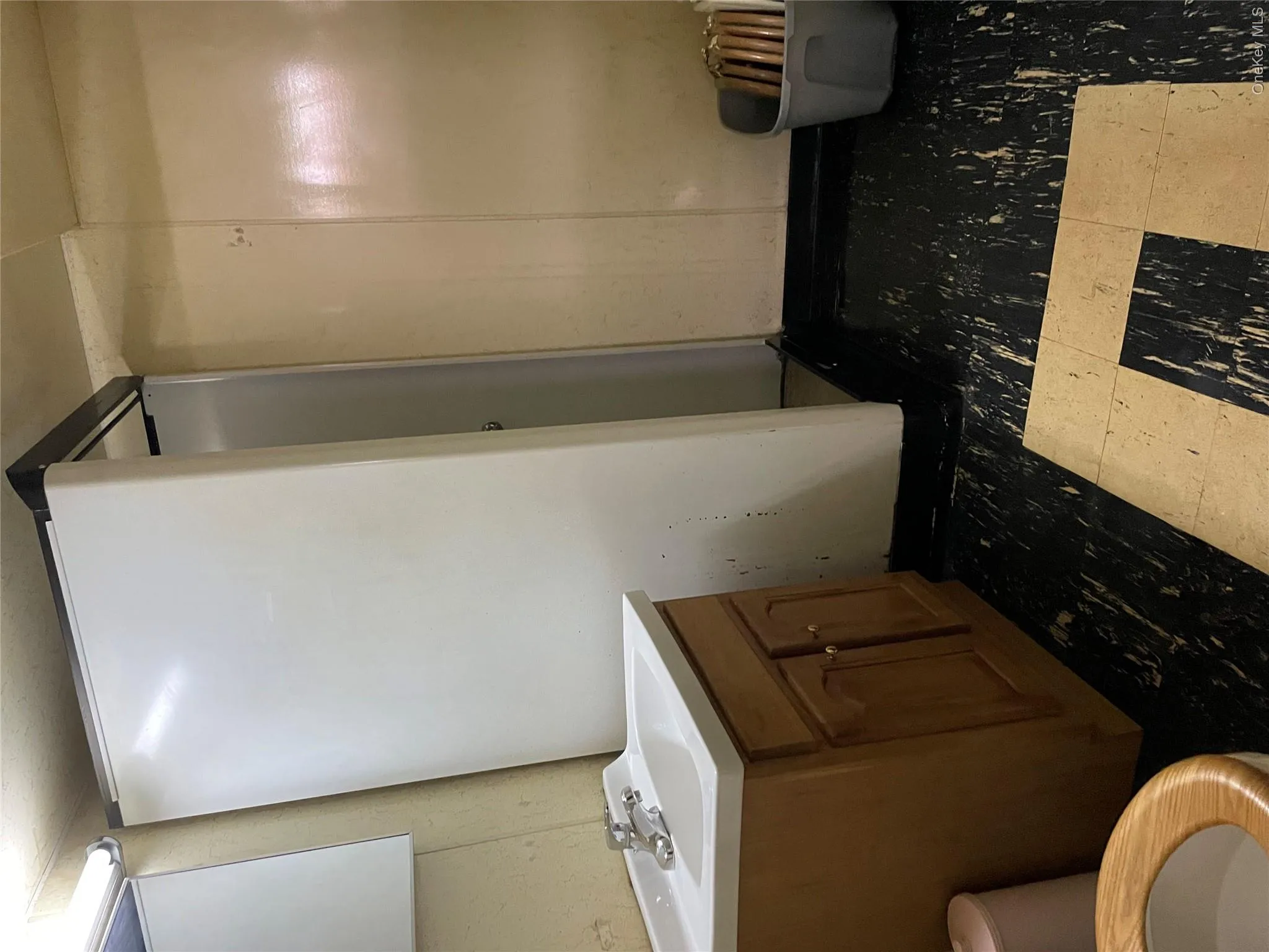 6249 80th Road, New York, NY, 3 Bedrooms Bedrooms, 7 Rooms Rooms,2 BathroomsBathrooms,Residential,For Rent,80th,0,1036065 6249 80th Road, New York, NY, 3 Bedrooms Bedrooms, 7 Rooms Rooms,2 BathroomsBathrooms,Residential,For Rent,80th,0,1036065