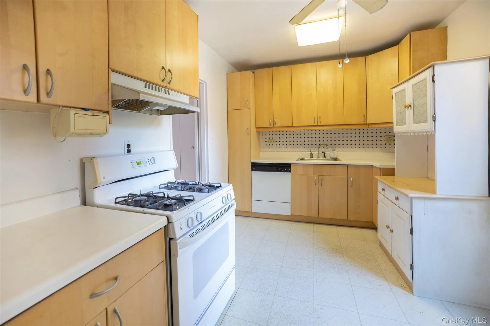 144-30 Sanford Avenue, New York, NY, 2 Bedrooms Bedrooms, 5 Rooms Rooms,1 BathroomBathrooms,Residential,For Rent,Sanford,0,1036067 144-30 Sanford Avenue, New York, NY, 2 Bedrooms Bedrooms, 5 Rooms Rooms,1 BathroomBathrooms,Residential,For Rent,Sanford,0,1036067