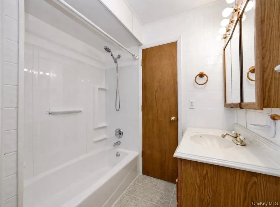 82 Vails Gate Heights Drive, New Windsor, NY, 3 Bedrooms Bedrooms, 7 Rooms Rooms,1 BathroomBathrooms,Residential,For Rent,Vails Gate Heights,0,1036071 82 Vails Gate Heights Drive, New Windsor, NY, 3 Bedrooms Bedrooms, 7 Rooms Rooms,1 BathroomBathrooms,Residential,For Rent,Vails Gate Heights,0,1036071