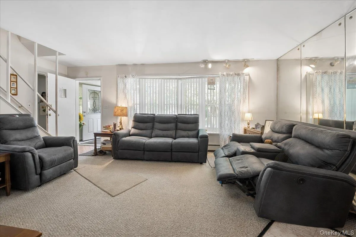 275 Old Tarrytown Road, Greenburgh, NY, 4 Bedrooms Bedrooms, 9 Rooms Rooms,1 BathroomBathrooms,Residential,For Rent,Old Tarrytown,0,1036079 275 Old Tarrytown Road, Greenburgh, NY, 4 Bedrooms Bedrooms, 9 Rooms Rooms,1 BathroomBathrooms,Residential,For Rent,Old Tarrytown,0,1036079