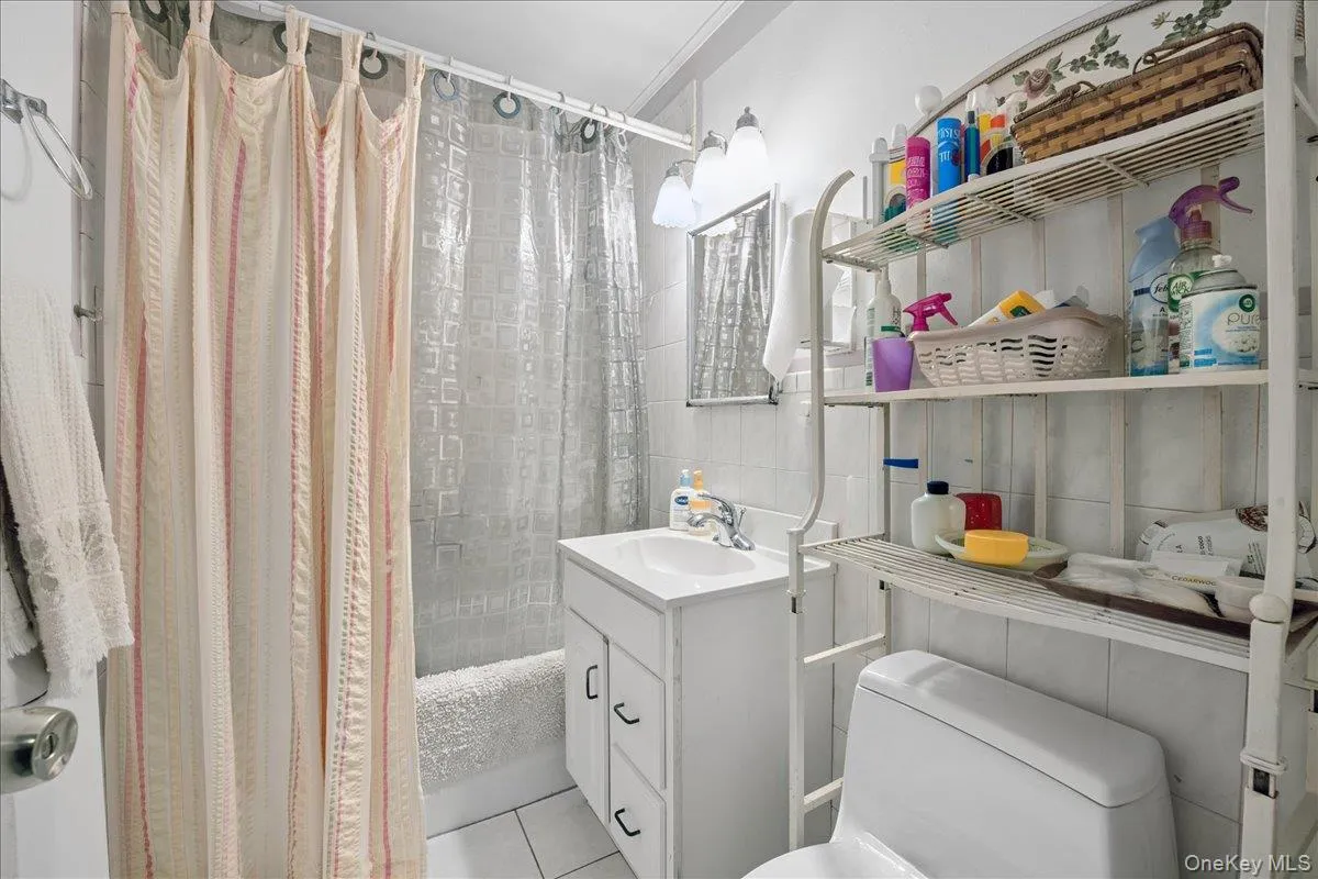 275 Old Tarrytown Road, Greenburgh, NY, 4 Bedrooms Bedrooms, 9 Rooms Rooms,1 BathroomBathrooms,Residential,For Rent,Old Tarrytown,0,1036079 275 Old Tarrytown Road, Greenburgh, NY, 4 Bedrooms Bedrooms, 9 Rooms Rooms,1 BathroomBathrooms,Residential,For Rent,Old Tarrytown,0,1036079