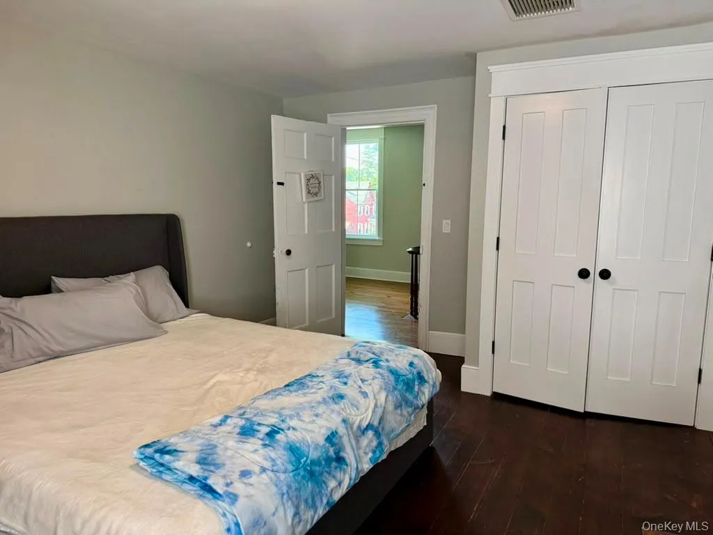 w/large closet w/large closet