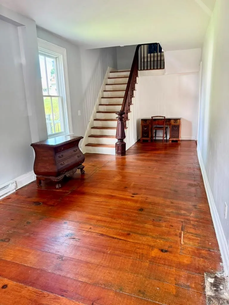Large foyer Large foyer