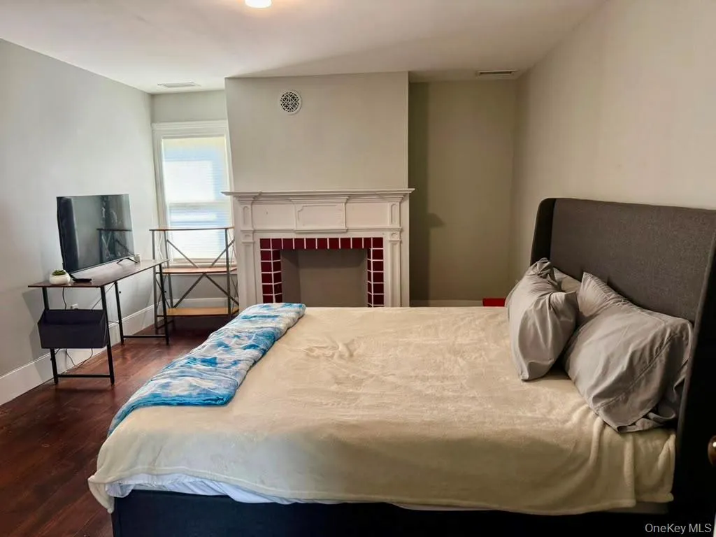 With large closet & 2 doors, 1 to main hallway & 2nd for backstair case. With large closet & 2 doors, 1 to main hallway & 2nd for backstair case.
