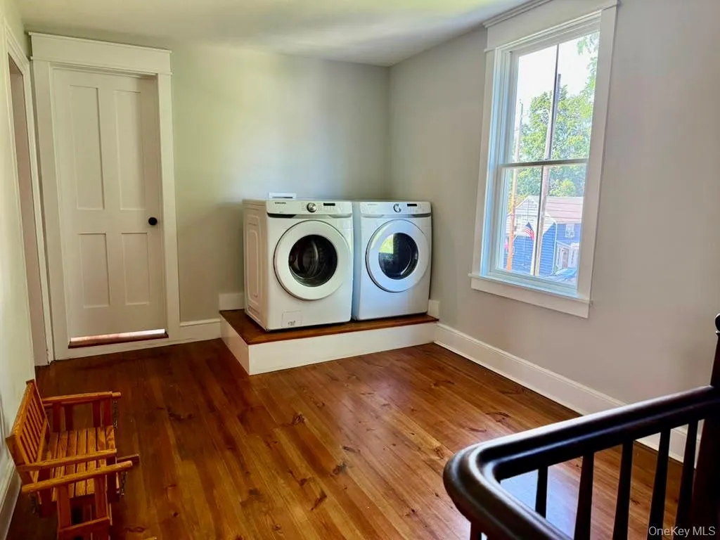 Conveniently located on the 2nd/Bdrm floor Conveniently located on the 2nd/Bdrm floor