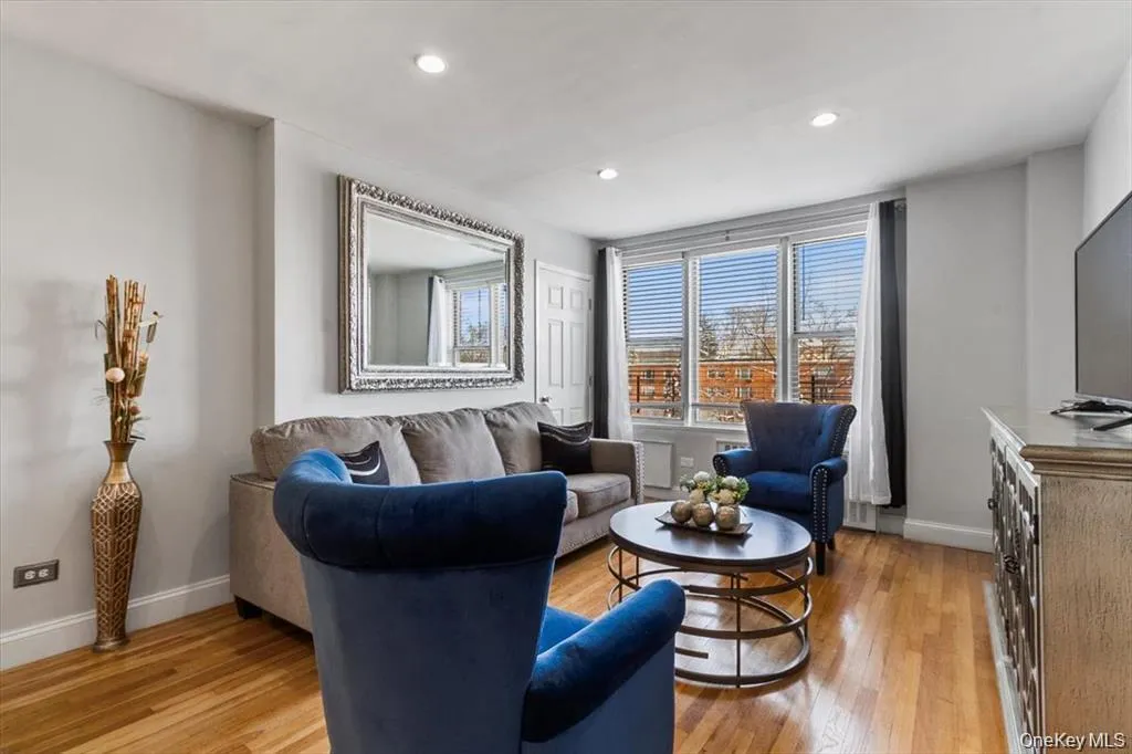 5425 Valles Avenue, New York, NY, 2 Bedrooms Bedrooms, 4 Rooms Rooms,1 BathroomBathrooms,Residential,For Rent,Valles,0,1036091 5425 Valles Avenue, New York, NY, 2 Bedrooms Bedrooms, 4 Rooms Rooms,1 BathroomBathrooms,Residential,For Rent,Valles,0,1036091