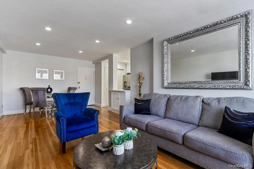 5425 Valles Avenue, New York, NY, 2 Bedrooms Bedrooms, 4 Rooms Rooms,1 BathroomBathrooms,Residential,For Rent,Valles,0,1036091 5425 Valles Avenue, New York, NY, 2 Bedrooms Bedrooms, 4 Rooms Rooms,1 BathroomBathrooms,Residential,For Rent,Valles,0,1036091