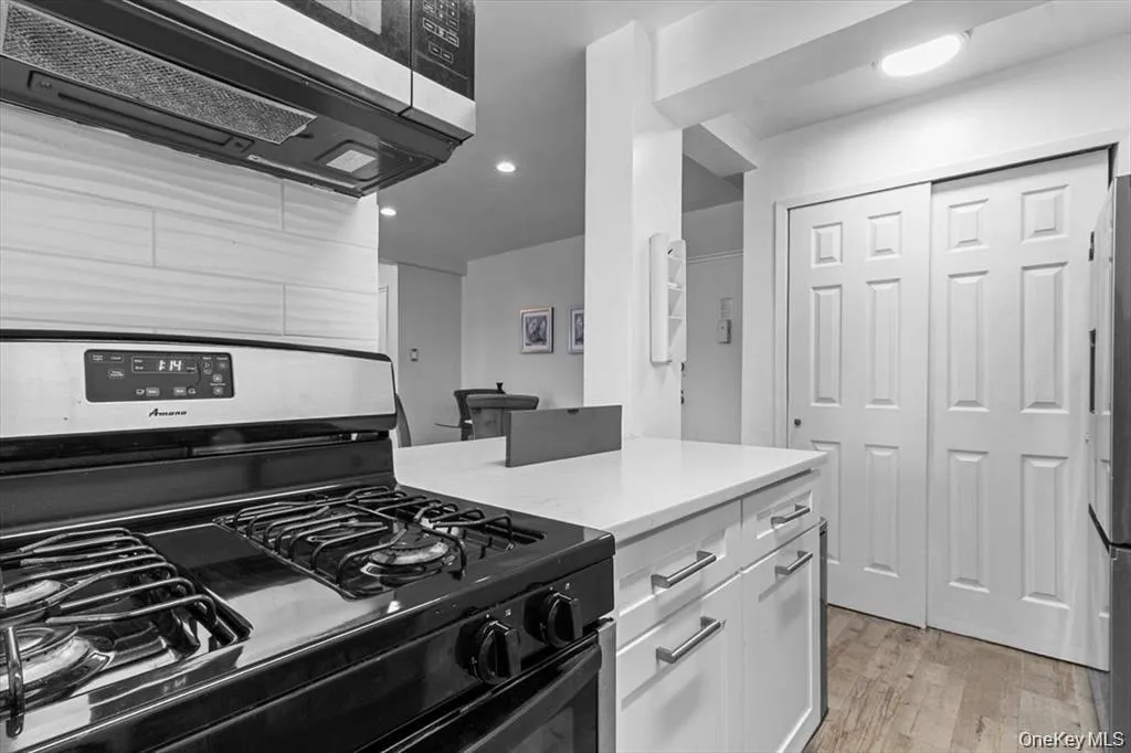 5425 Valles Avenue, New York, NY, 2 Bedrooms Bedrooms, 4 Rooms Rooms,1 BathroomBathrooms,Residential,For Rent,Valles,0,1036091 5425 Valles Avenue, New York, NY, 2 Bedrooms Bedrooms, 4 Rooms Rooms,1 BathroomBathrooms,Residential,For Rent,Valles,0,1036091