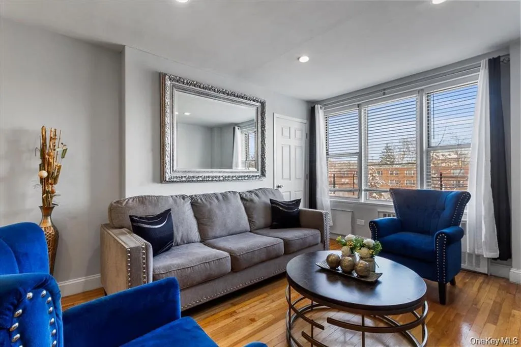 5425 Valles Avenue, New York, NY, 2 Bedrooms Bedrooms, 4 Rooms Rooms,1 BathroomBathrooms,Residential,For Rent,Valles,0,1036091 5425 Valles Avenue, New York, NY, 2 Bedrooms Bedrooms, 4 Rooms Rooms,1 BathroomBathrooms,Residential,For Rent,Valles,0,1036091