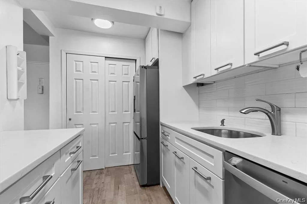 5425 Valles Avenue, New York, NY, 2 Bedrooms Bedrooms, 4 Rooms Rooms,1 BathroomBathrooms,Residential,For Rent,Valles,0,1036091 5425 Valles Avenue, New York, NY, 2 Bedrooms Bedrooms, 4 Rooms Rooms,1 BathroomBathrooms,Residential,For Rent,Valles,0,1036091