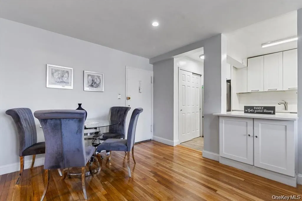 5425 Valles Avenue, New York, NY, 2 Bedrooms Bedrooms, 4 Rooms Rooms,1 BathroomBathrooms,Residential,For Rent,Valles,0,1036091 5425 Valles Avenue, New York, NY, 2 Bedrooms Bedrooms, 4 Rooms Rooms,1 BathroomBathrooms,Residential,For Rent,Valles,0,1036091