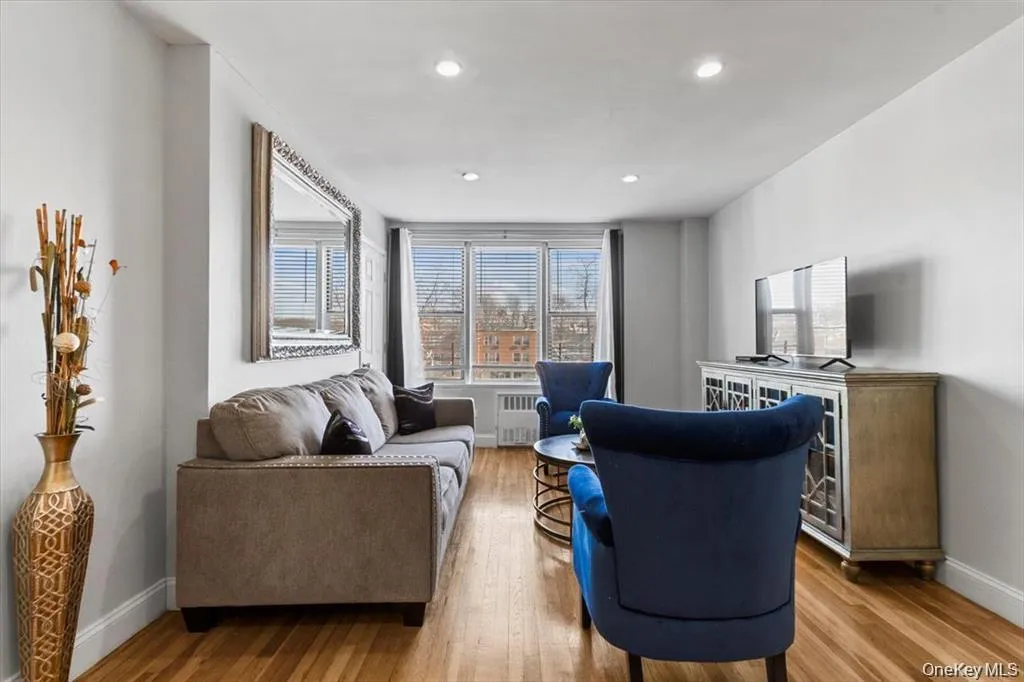 5425 Valles Avenue, New York, NY, 2 Bedrooms Bedrooms, 4 Rooms Rooms,1 BathroomBathrooms,Residential,For Rent,Valles,0,1036091 5425 Valles Avenue, New York, NY, 2 Bedrooms Bedrooms, 4 Rooms Rooms,1 BathroomBathrooms,Residential,For Rent,Valles,0,1036091