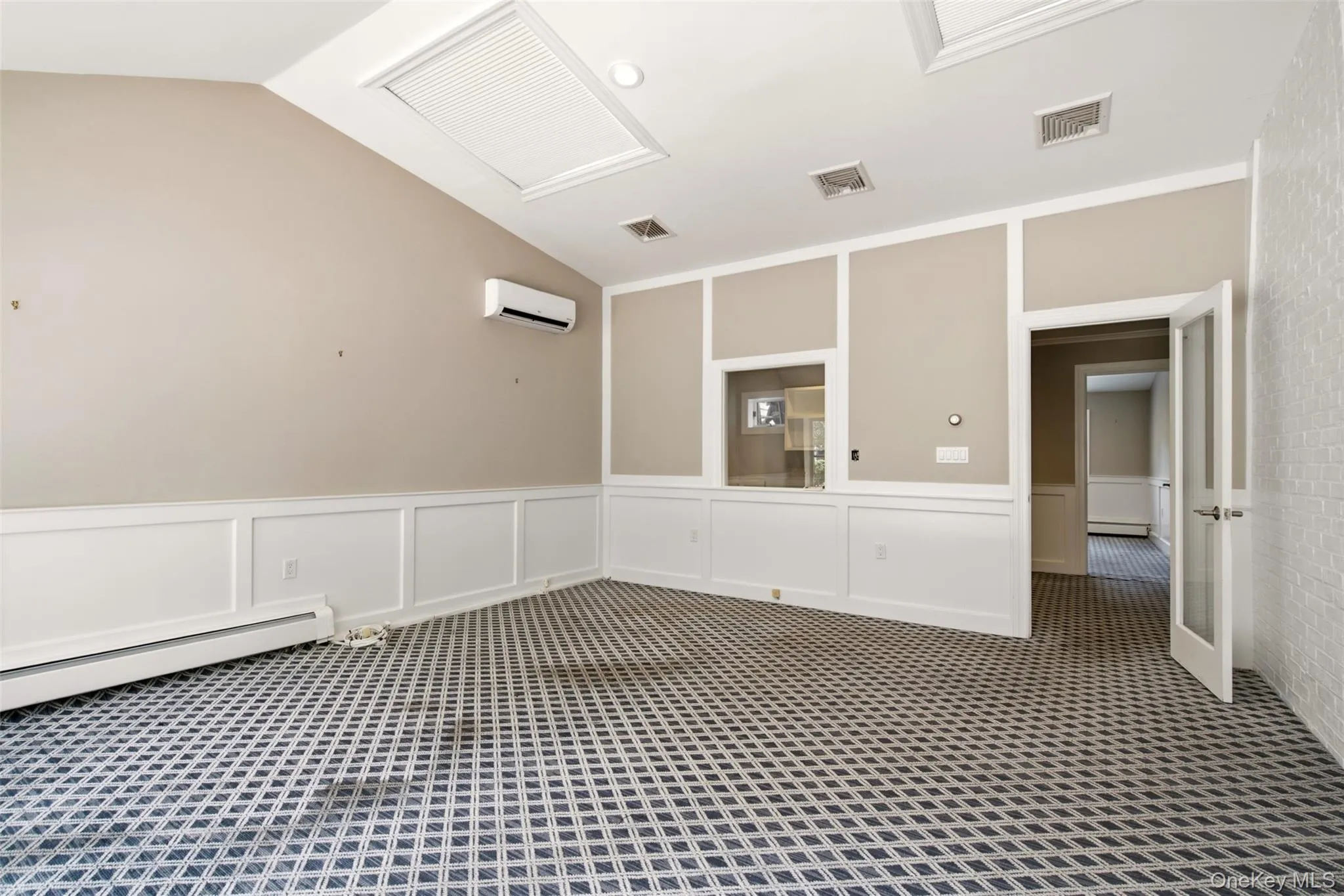 37 Main Street, Huntington, NY, ,Commercial Lease,For Rent,Main,0,1036094 37 Main Street, Huntington, NY, ,Commercial Lease,For Rent,Main,0,1036094