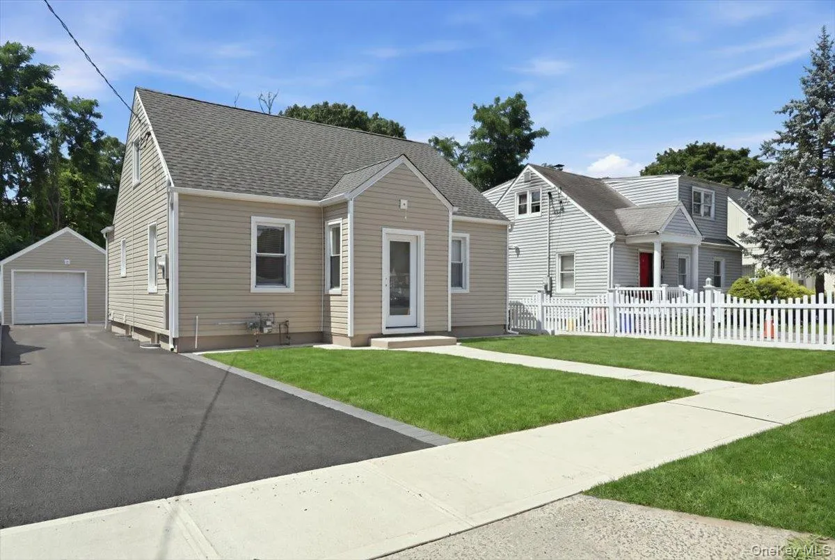 26 Parkside Road, Hempstead, NY, 3 Bedrooms Bedrooms, 8 Rooms Rooms,3 BathroomsBathrooms,Residential,For Rent,Parkside,0,1036098 26 Parkside Road, Hempstead, NY, 3 Bedrooms Bedrooms, 8 Rooms Rooms,3 BathroomsBathrooms,Residential,For Rent,Parkside,0,1036098