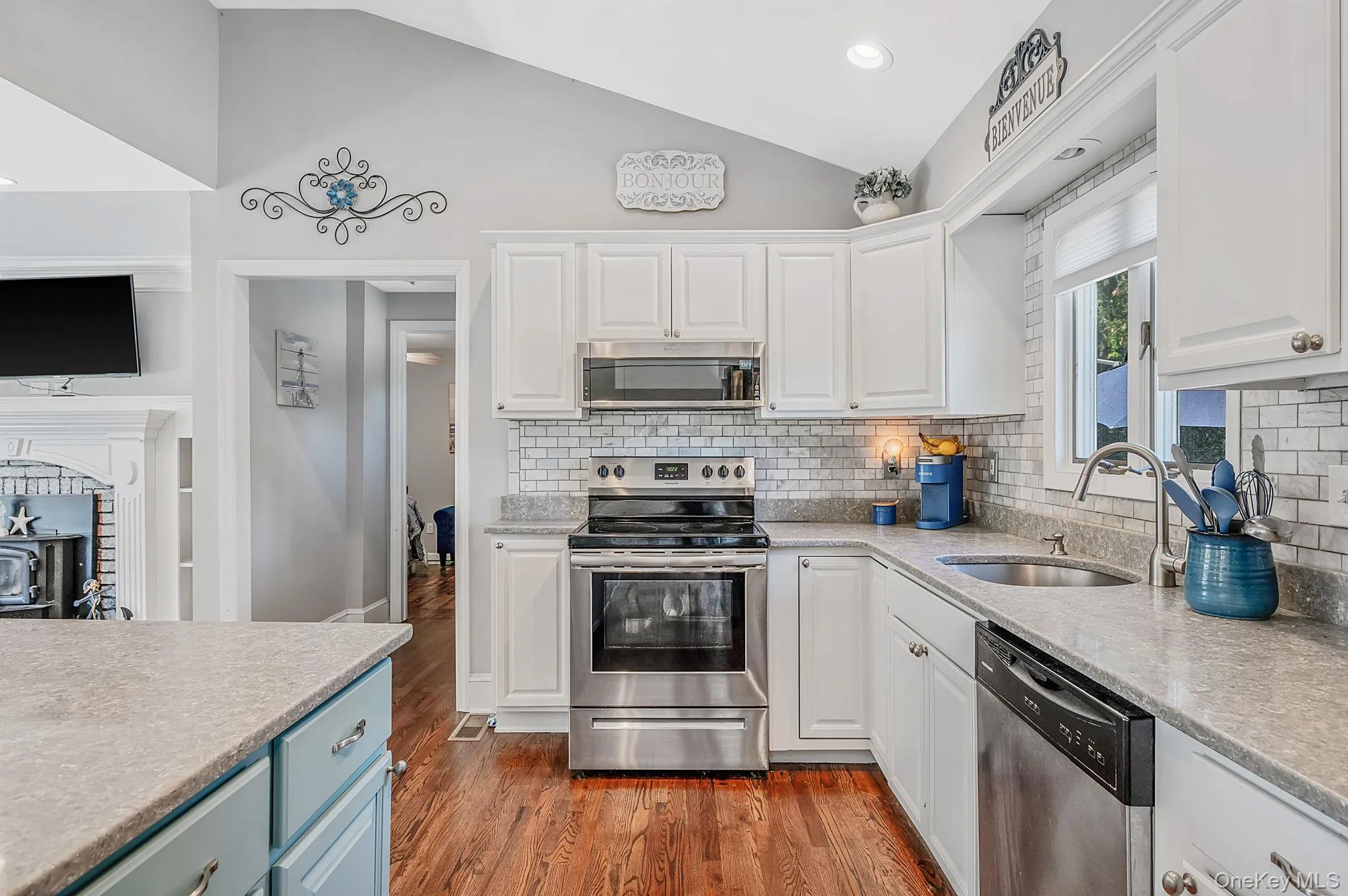 16 Pine Edge Drive, Brookhaven, NY, 3 Bedrooms Bedrooms, 7 Rooms Rooms,1 BathroomBathrooms,Residential,For Rent,Pine Edge,0,1036100 16 Pine Edge Drive, Brookhaven, NY, 3 Bedrooms Bedrooms, 7 Rooms Rooms,1 BathroomBathrooms,Residential,For Rent,Pine Edge,0,1036100