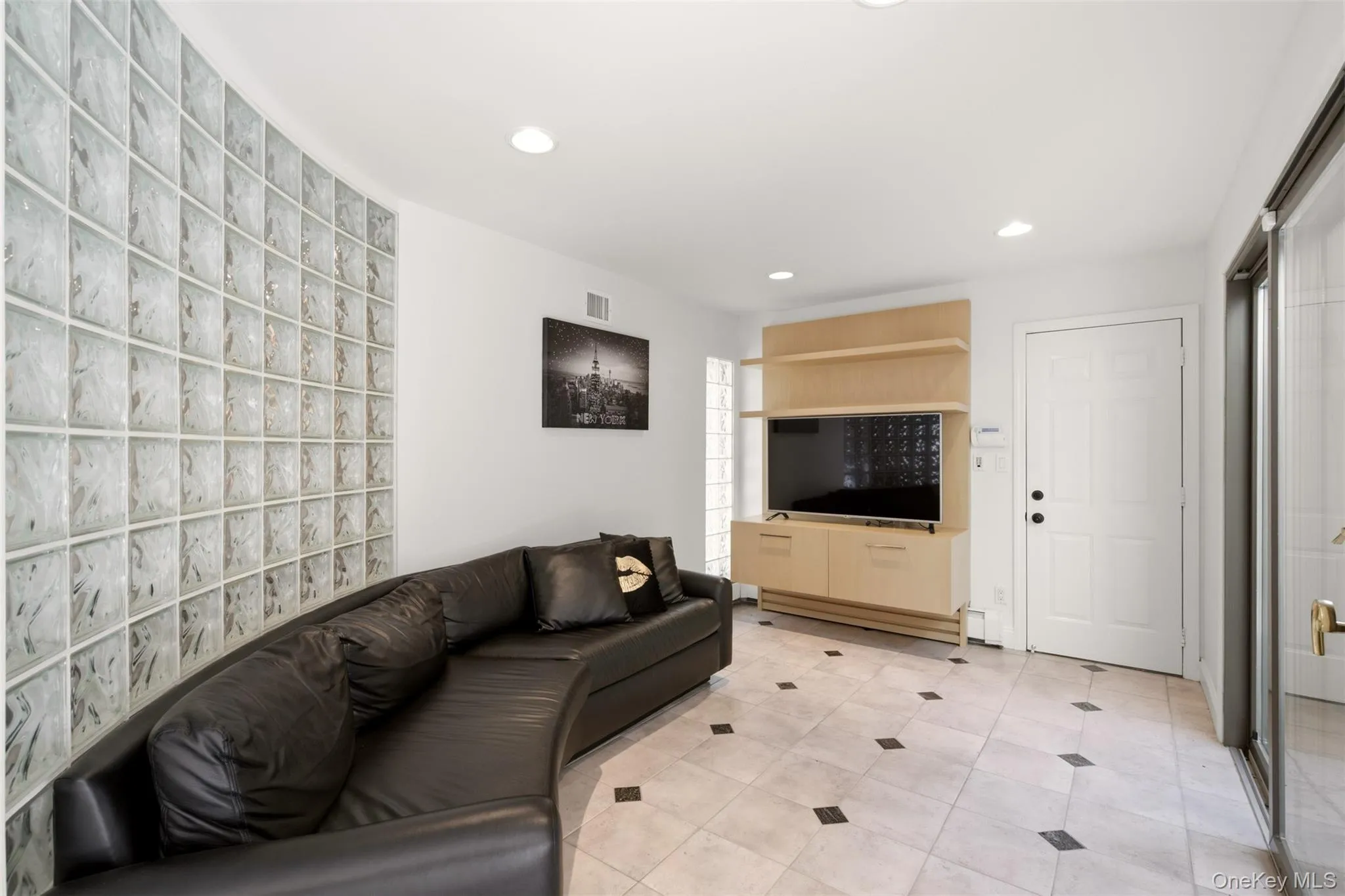 42 Country Club Drive, Oyster Bay, NY, 3 Bedrooms Bedrooms, 7 Rooms Rooms,2 BathroomsBathrooms,Residential,For Rent,Country Club,0,1036102 42 Country Club Drive, Oyster Bay, NY, 3 Bedrooms Bedrooms, 7 Rooms Rooms,2 BathroomsBathrooms,Residential,For Rent,Country Club,0,1036102