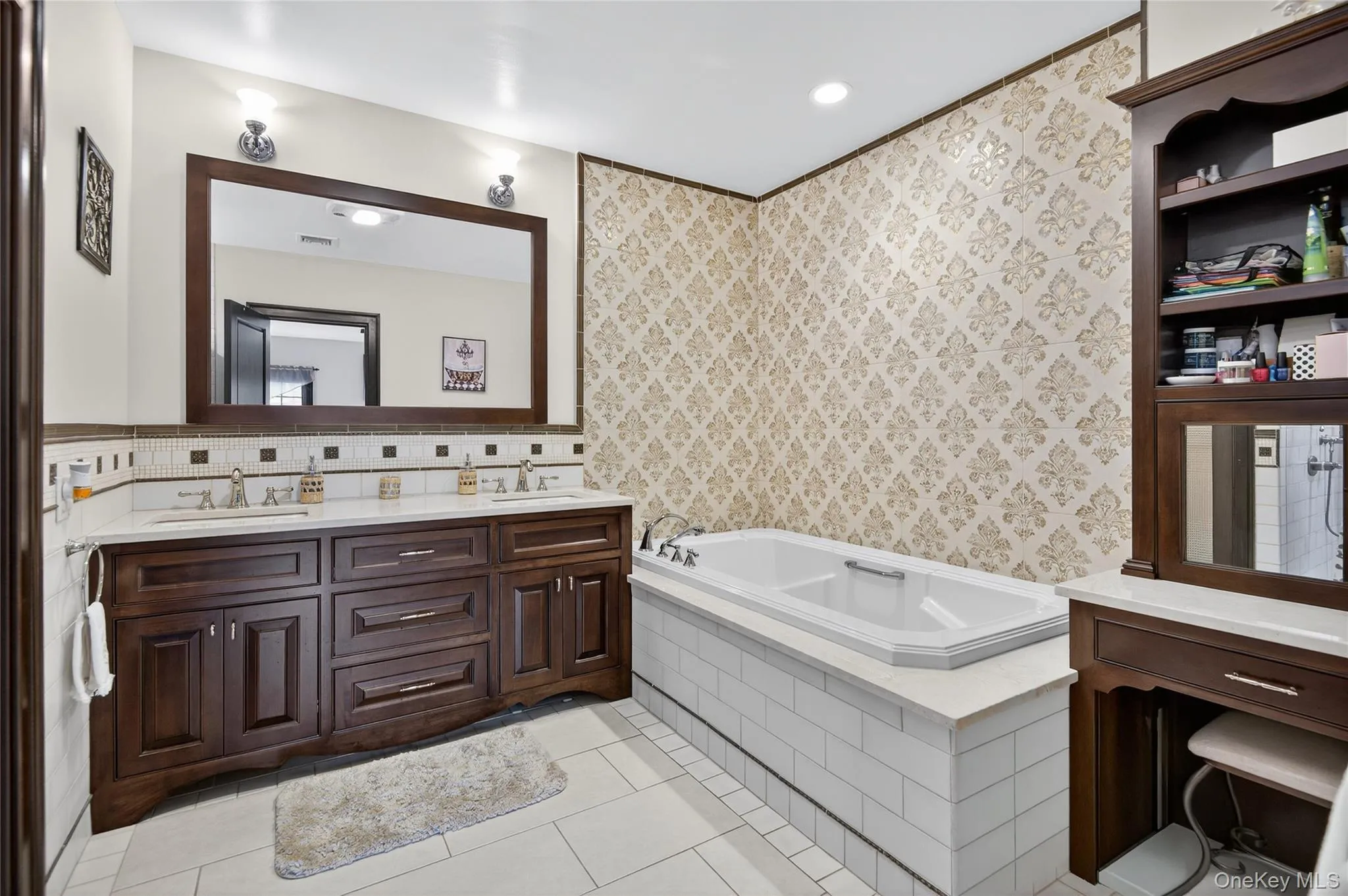 23 Gloria Lane, Huntington, NY, 6 Bedrooms Bedrooms, 15 Rooms Rooms,6 BathroomsBathrooms,Residential,For Rent,Gloria,0,1036110 23 Gloria Lane, Huntington, NY, 6 Bedrooms Bedrooms, 15 Rooms Rooms,6 BathroomsBathrooms,Residential,For Rent,Gloria,0,1036110