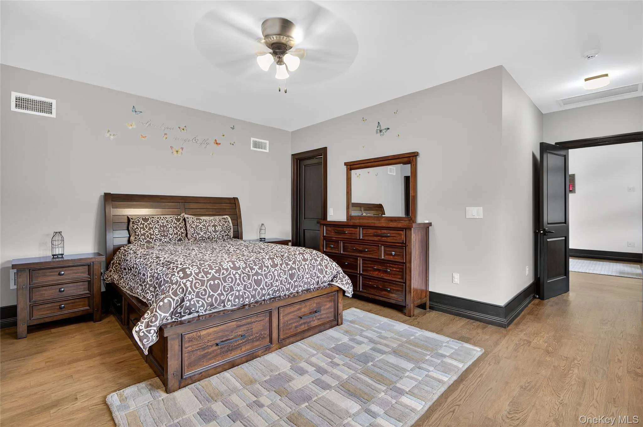 23 Gloria Lane, Huntington, NY, 6 Bedrooms Bedrooms, 15 Rooms Rooms,6 BathroomsBathrooms,Residential,For Rent,Gloria,0,1036110 23 Gloria Lane, Huntington, NY, 6 Bedrooms Bedrooms, 15 Rooms Rooms,6 BathroomsBathrooms,Residential,For Rent,Gloria,0,1036110