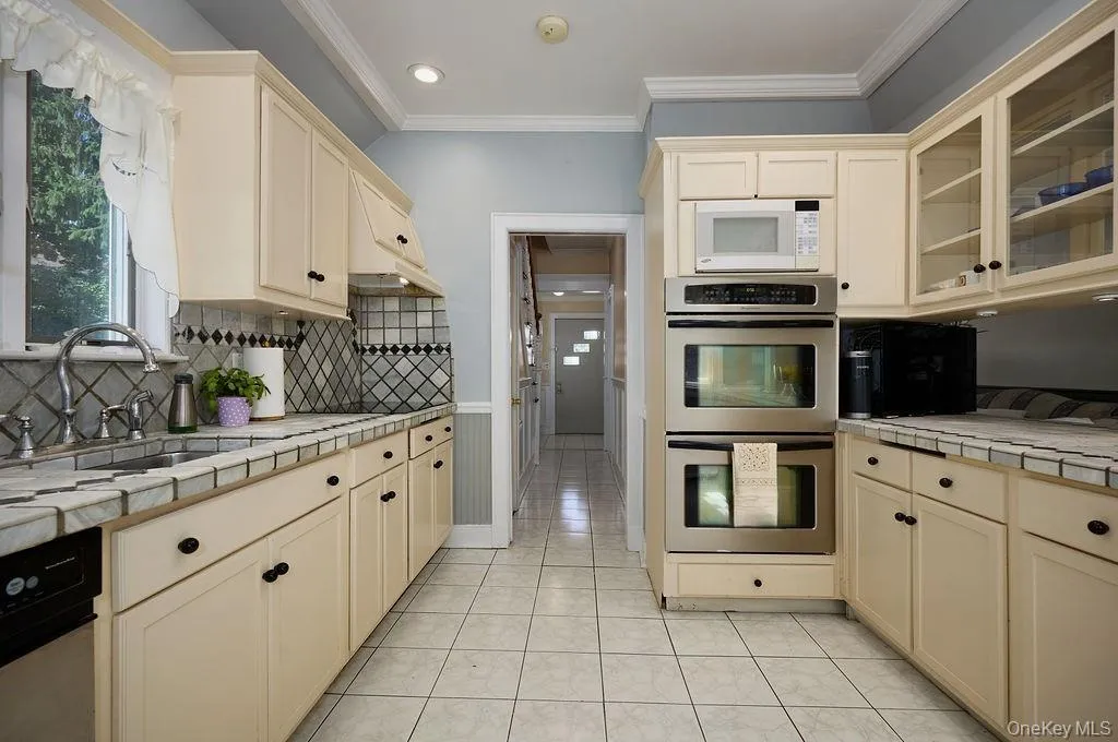 404 Prescott Street, Yonkers, NY, 3 Bedrooms Bedrooms, 6 Rooms Rooms,3 BathroomsBathrooms,Residential,For Rent,Prescott,0,1036124 404 Prescott Street, Yonkers, NY, 3 Bedrooms Bedrooms, 6 Rooms Rooms,3 BathroomsBathrooms,Residential,For Rent,Prescott,0,1036124