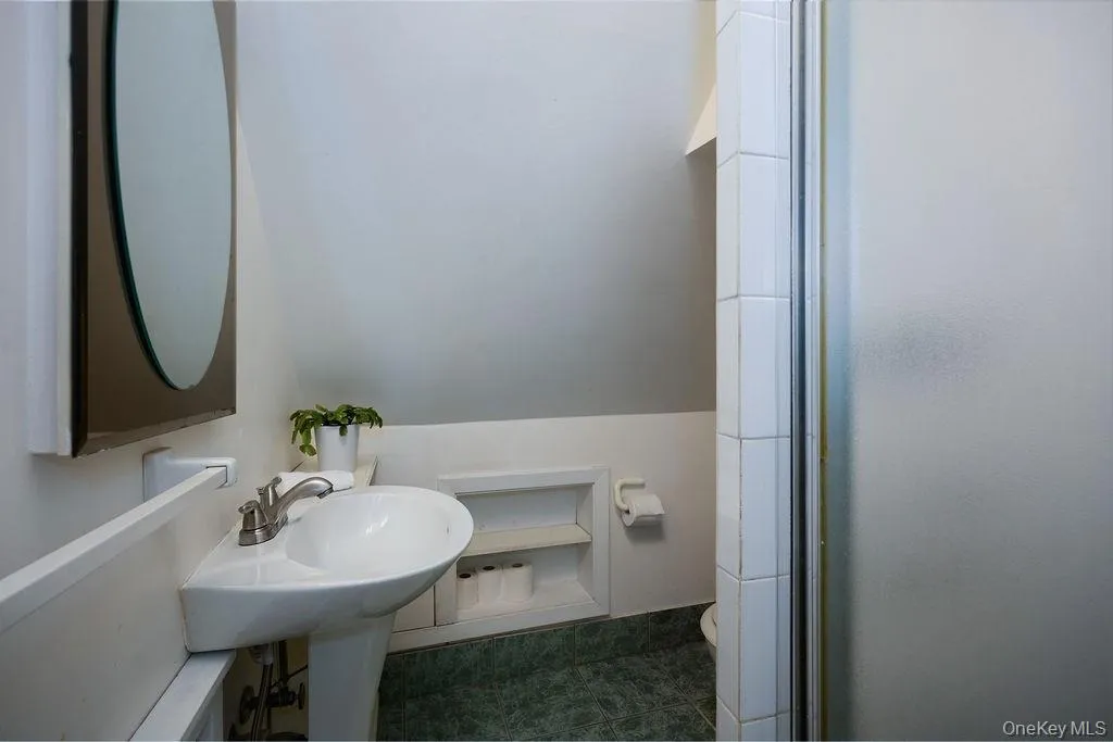 Ensuite full bathroom. Ensuite full bathroom.