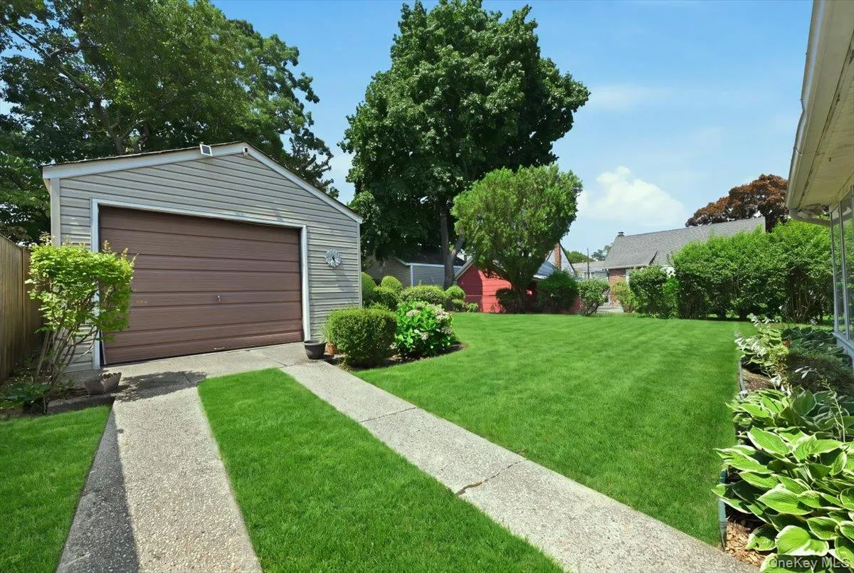 1981 Lenox Avenue, Hempstead, NY, 3 Bedrooms Bedrooms, 7 Rooms Rooms,1 BathroomBathrooms,Residential,For Rent,Lenox,0,1036131 1981 Lenox Avenue, Hempstead, NY, 3 Bedrooms Bedrooms, 7 Rooms Rooms,1 BathroomBathrooms,Residential,For Rent,Lenox,0,1036131