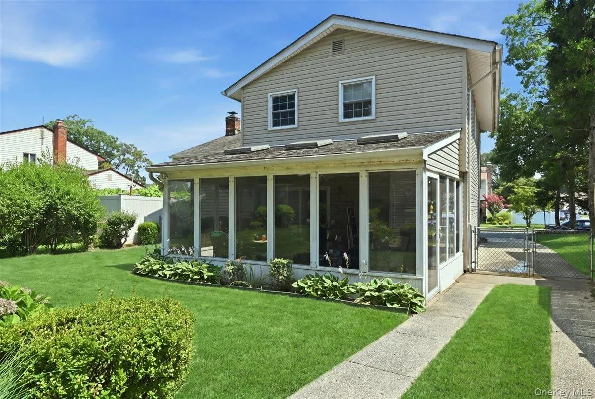 1981 Lenox Avenue, Hempstead, NY, 3 Bedrooms Bedrooms, 7 Rooms Rooms,1 BathroomBathrooms,Residential,For Rent,Lenox,0,1036131 1981 Lenox Avenue, Hempstead, NY, 3 Bedrooms Bedrooms, 7 Rooms Rooms,1 BathroomBathrooms,Residential,For Rent,Lenox,0,1036131