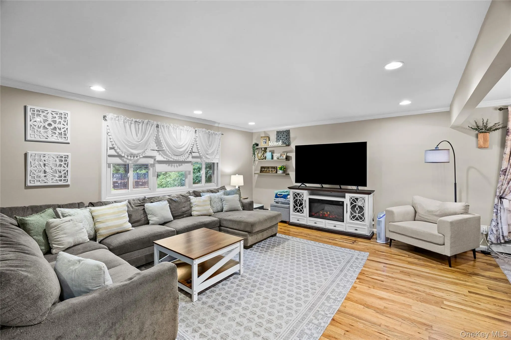 33 Manhasset Road, Brookhaven, NY, 4 Bedrooms Bedrooms, 8 Rooms Rooms,2 BathroomsBathrooms,Residential,For Rent,Manhasset,0,1036132 33 Manhasset Road, Brookhaven, NY, 4 Bedrooms Bedrooms, 8 Rooms Rooms,2 BathroomsBathrooms,Residential,For Rent,Manhasset,0,1036132