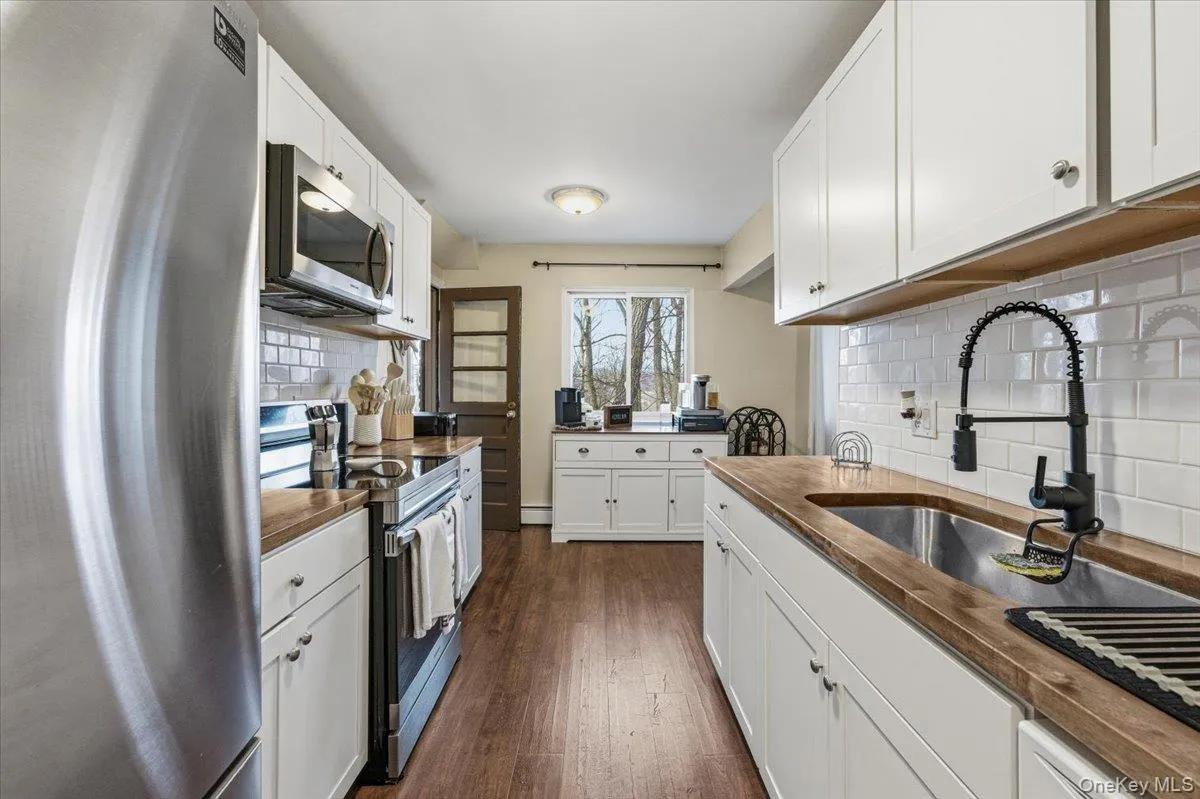 9 James Street, Peekskill, NY, 2 Bedrooms Bedrooms, 5 Rooms Rooms,1 BathroomBathrooms,Residential,For Rent,James,0,1036133 9 James Street, Peekskill, NY, 2 Bedrooms Bedrooms, 5 Rooms Rooms,1 BathroomBathrooms,Residential,For Rent,James,0,1036133