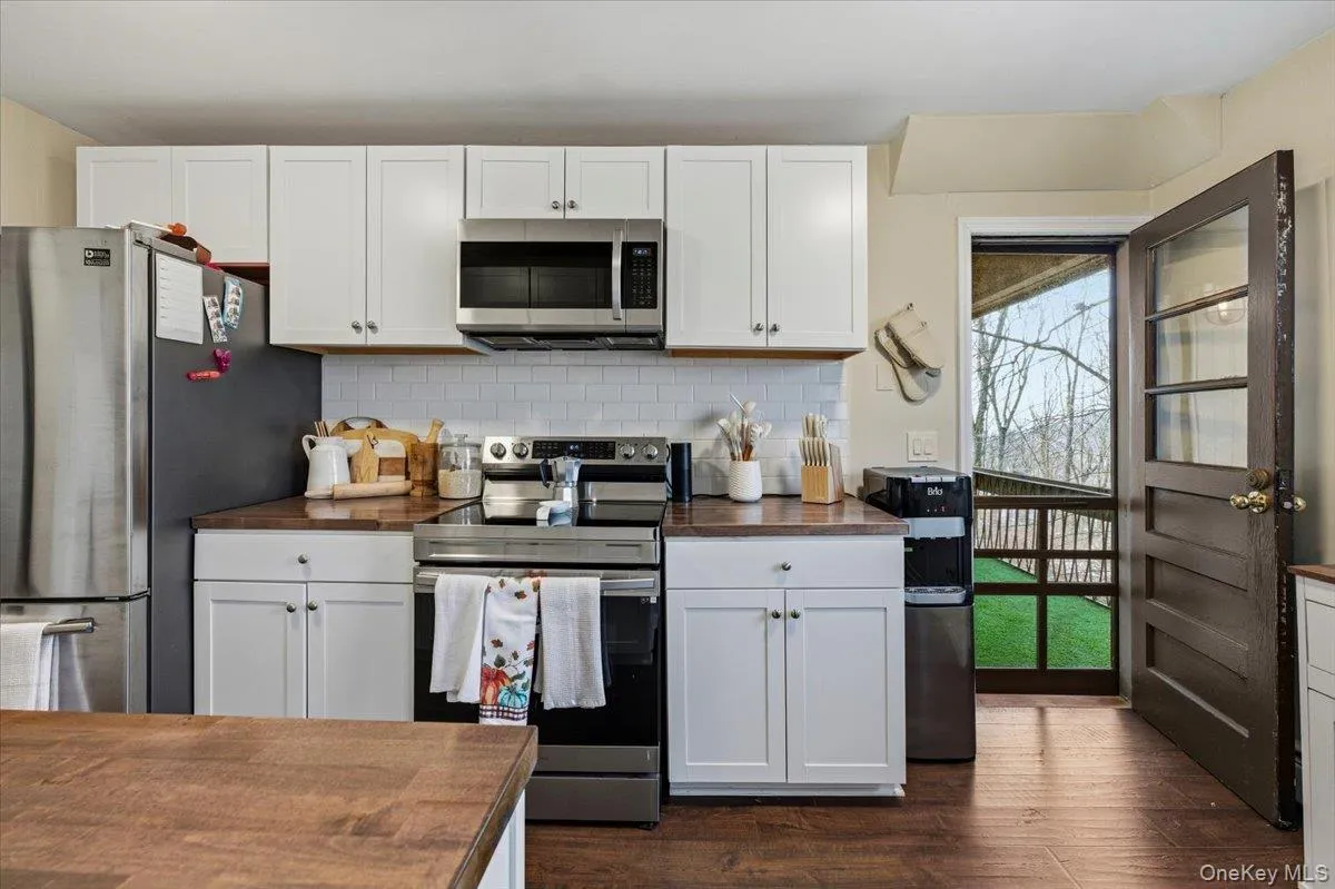 9 James Street, Peekskill, NY, 2 Bedrooms Bedrooms, 5 Rooms Rooms,1 BathroomBathrooms,Residential,For Rent,James,0,1036133 9 James Street, Peekskill, NY, 2 Bedrooms Bedrooms, 5 Rooms Rooms,1 BathroomBathrooms,Residential,For Rent,James,0,1036133