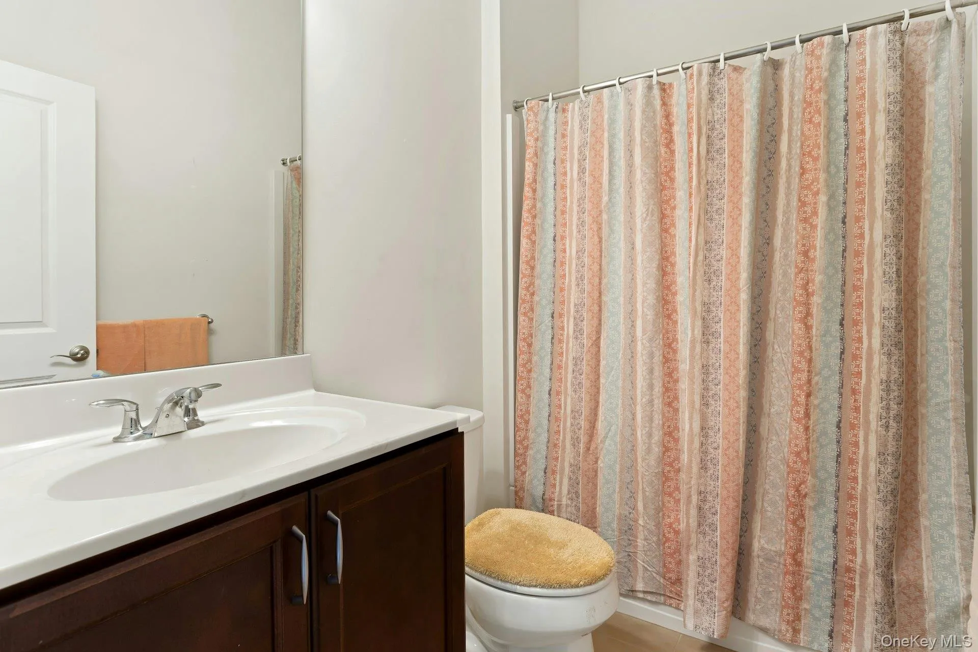 Full Hall Bath Full Hall Bath