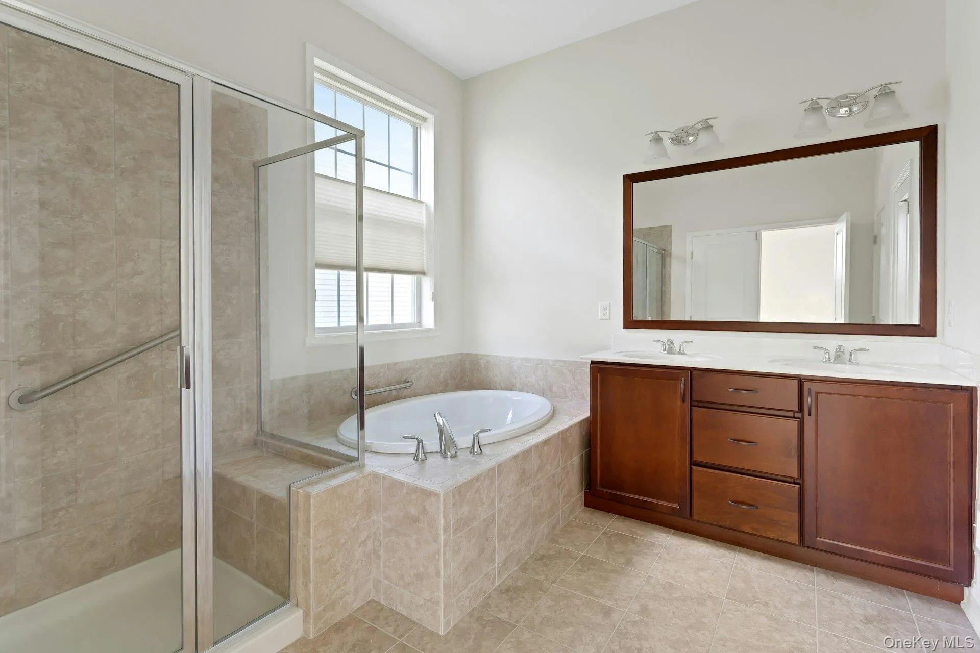 Double Vanity, Shower And Soaking Tub Double Vanity, Shower And Soaking Tub